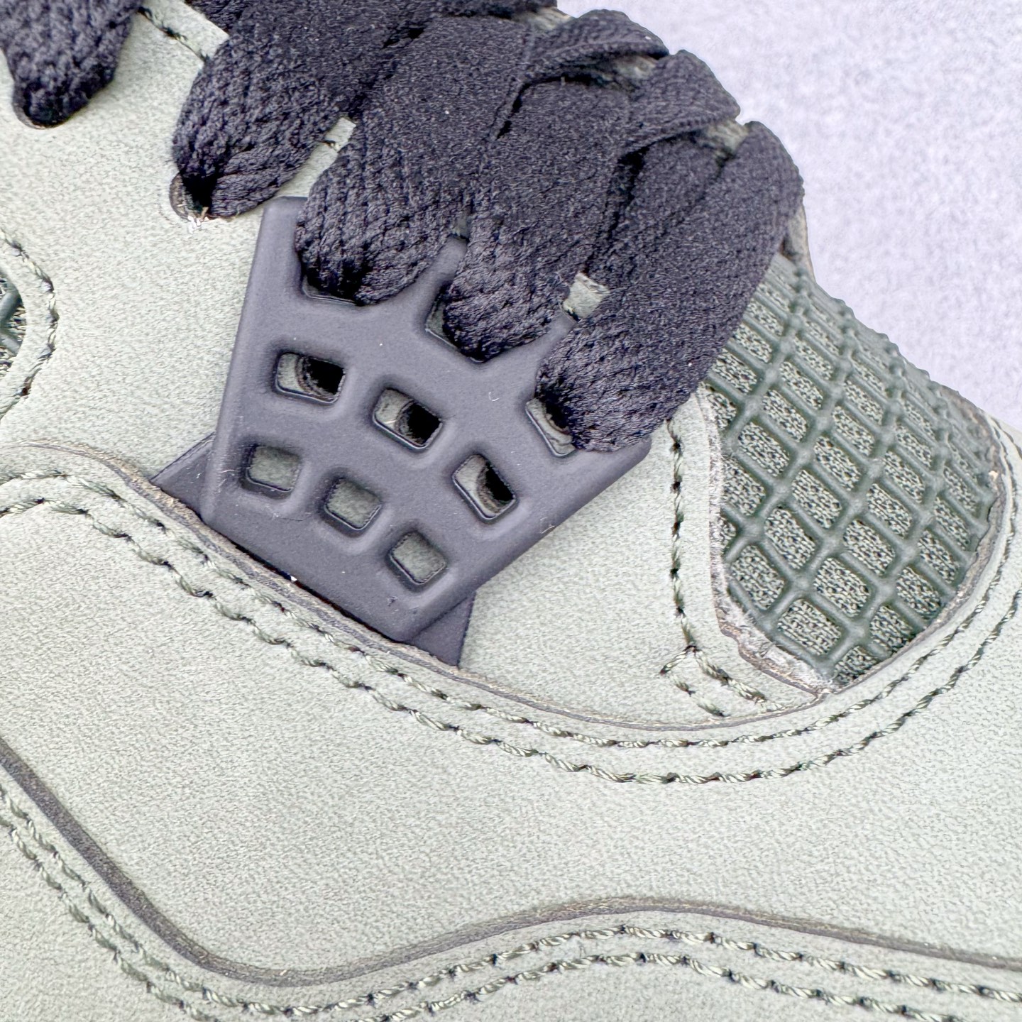 Undefeated x Nike Air Jordan 4 Retro IB1519-200