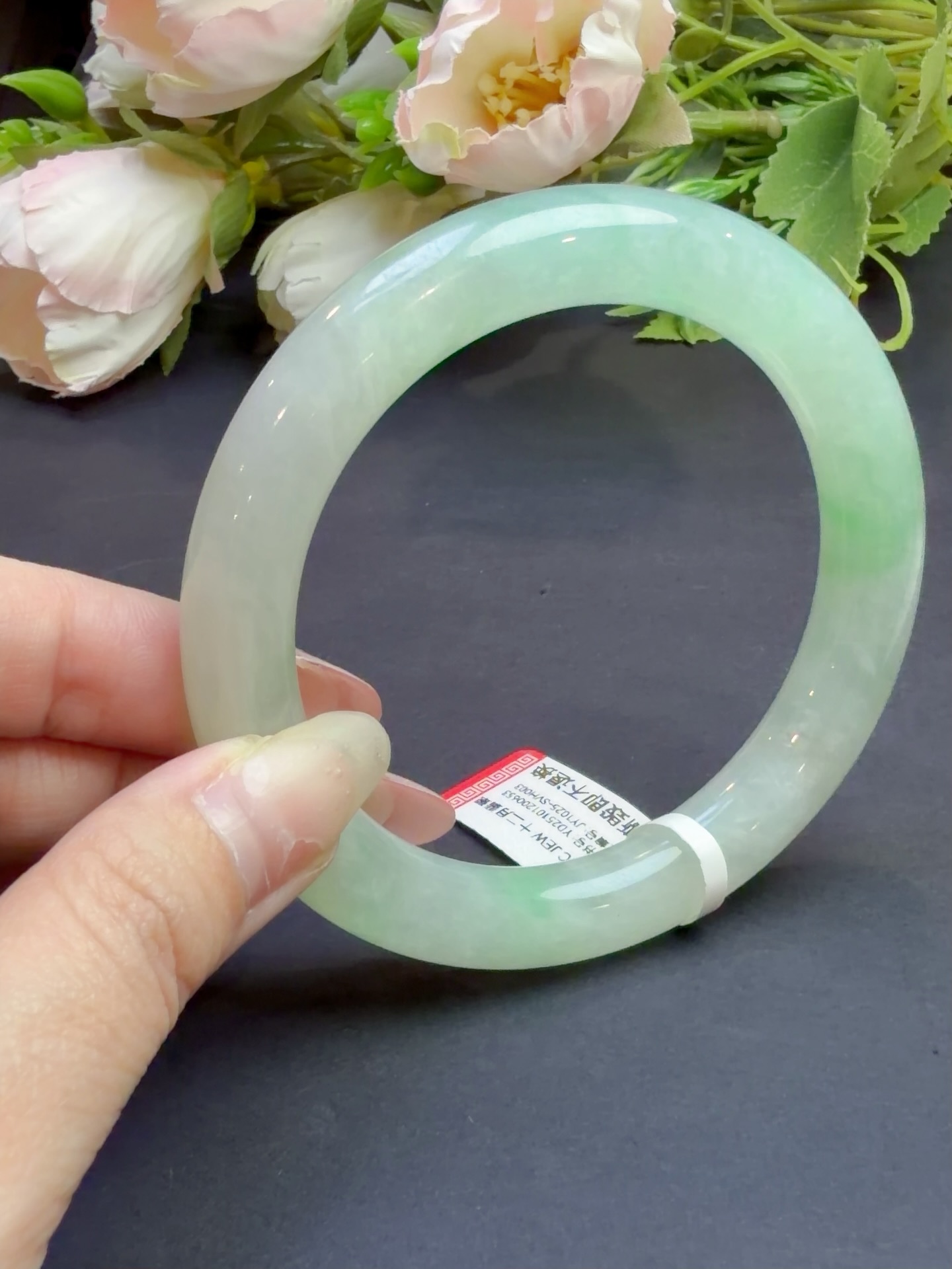 立春全场优惠！！🇲🇾超值Rm3600🉐🚫原价Rm4380.00冰胶金丝绿翡翠手镯 57*9*9mm 附证书#马来西亚翡翠 #怡保 #吉隆坡 #新山 #新加坡 翡翠手镯
