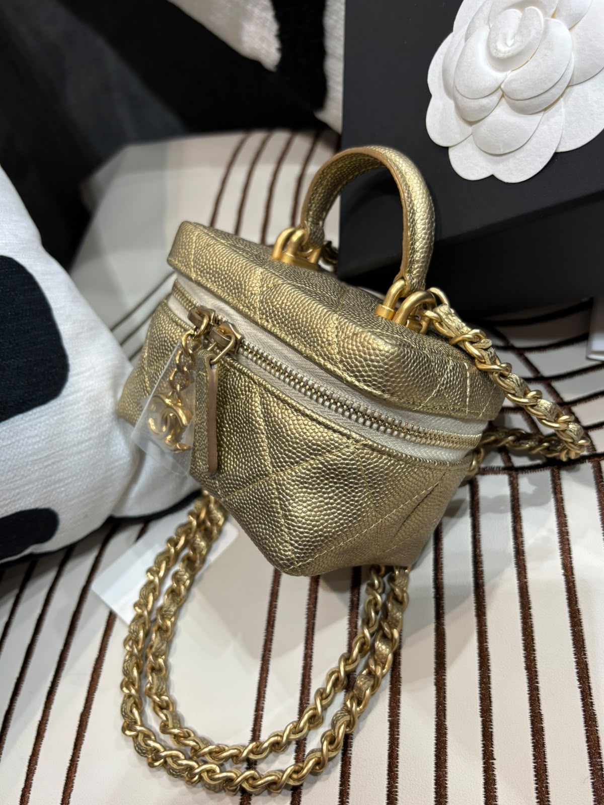 未使用品 Chanel mini vanity with handle 金色限量 100%Authentic ,Unused  ✅CARD✅dust bag✅BOX