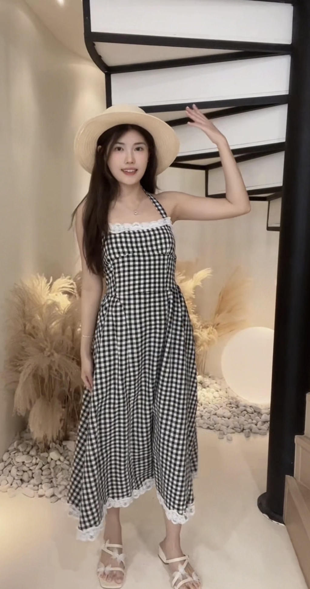 挂脖格子连身裙