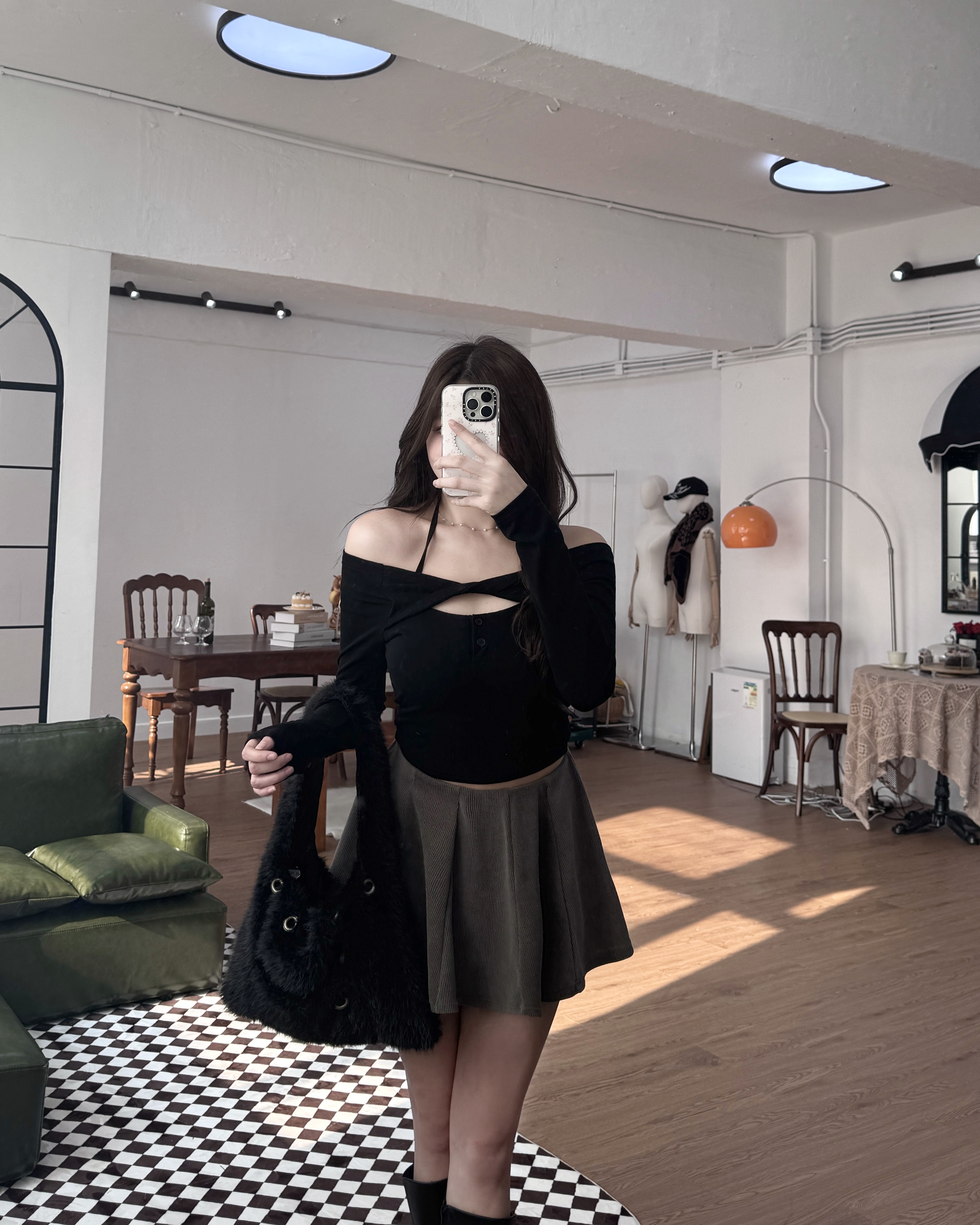 【 ⋆⚡️🖤回頭率100✨小心機 & 方便性兼備！鏤空扭結掛頸連PAD上衣˶˙ᵕ˙ )ﾉﾞ】 Psycho Twist Crop Top(三色入)