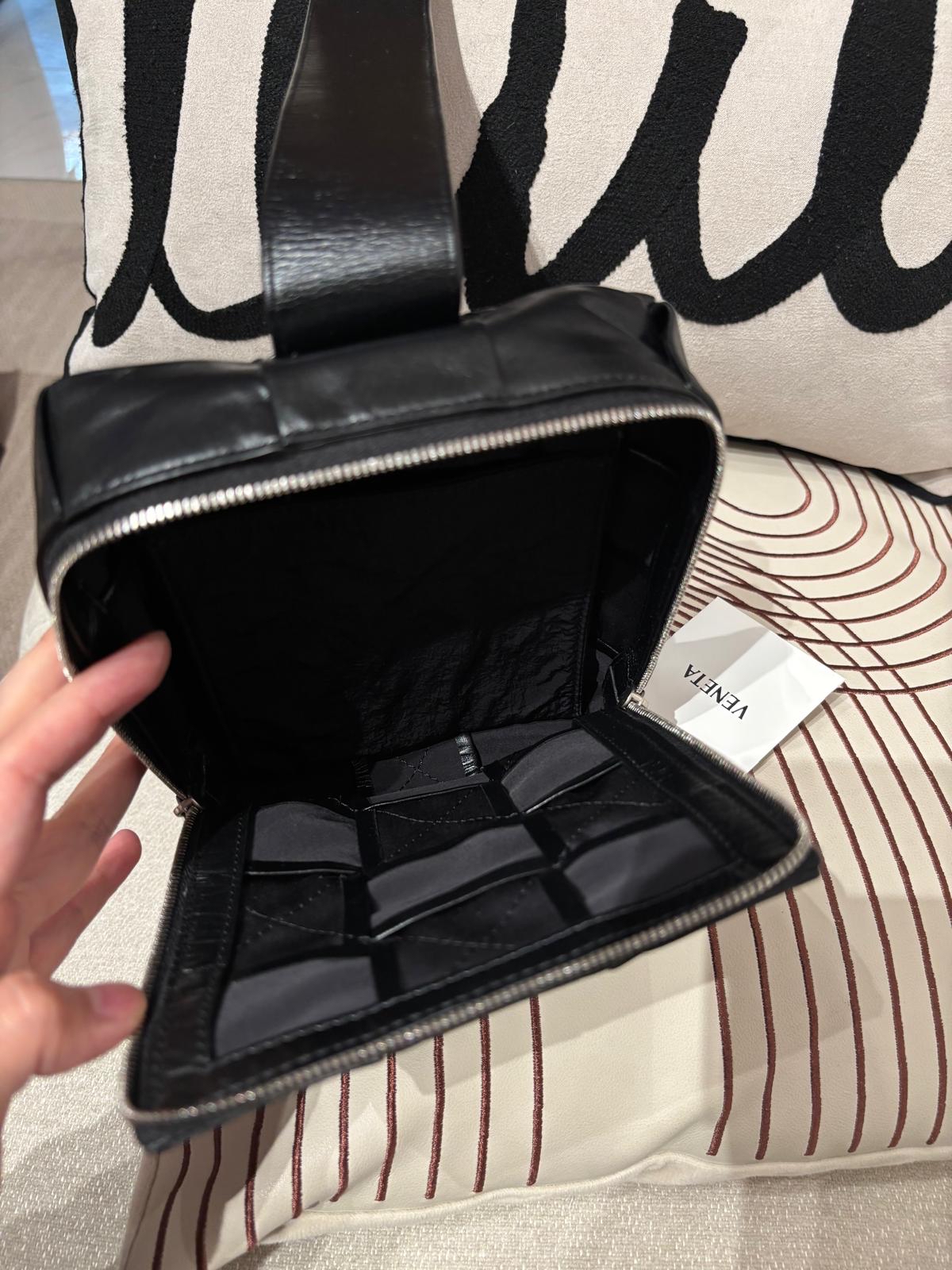 BOTTEGA VENETA BV CASSETTE Sling Crossbody Bag Black ✨ 100%Authentic, 98%new ✅Booklet ✅Dust bag
