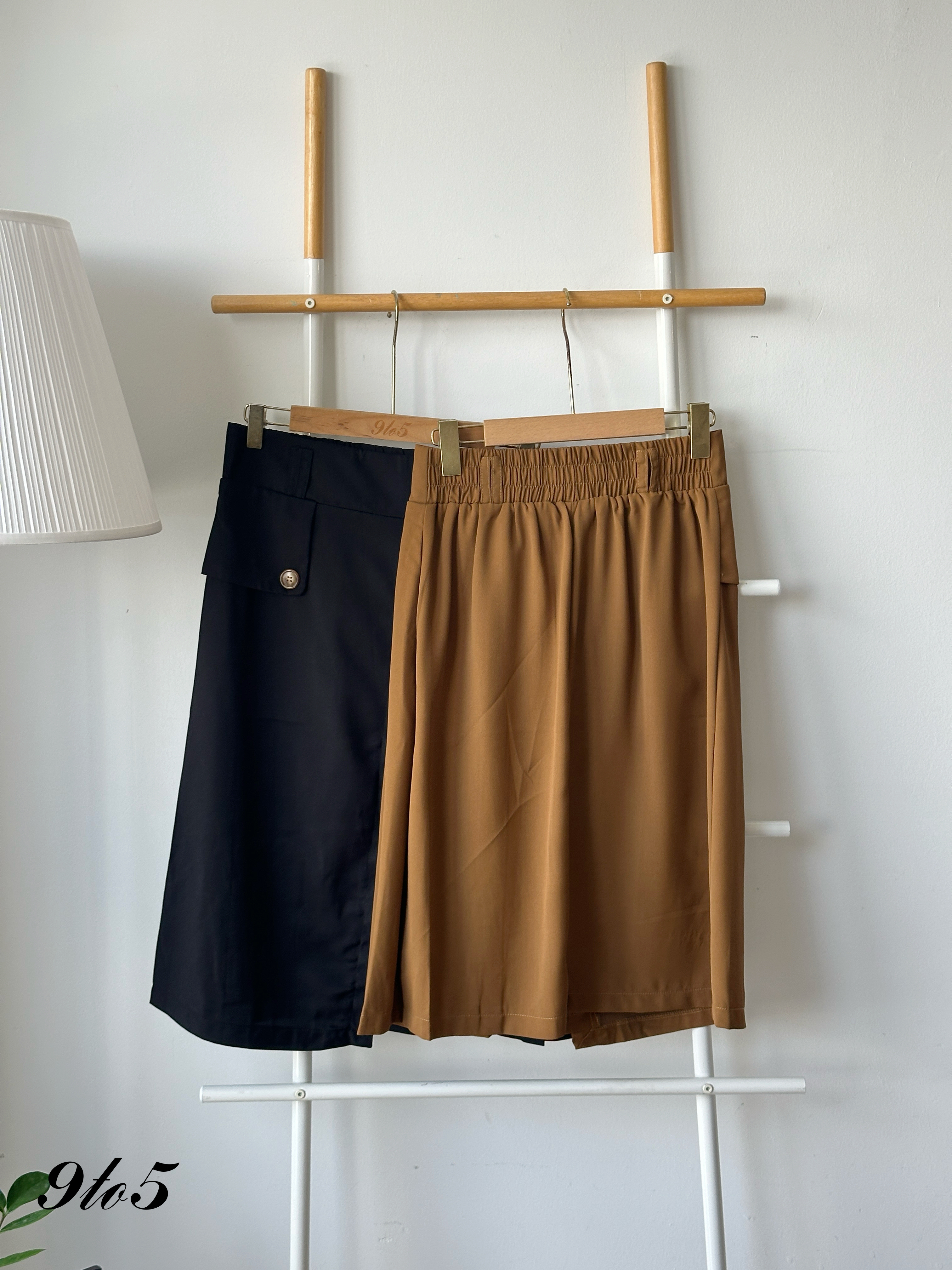 S1888 Side Pleated Skirt - Black & Brown