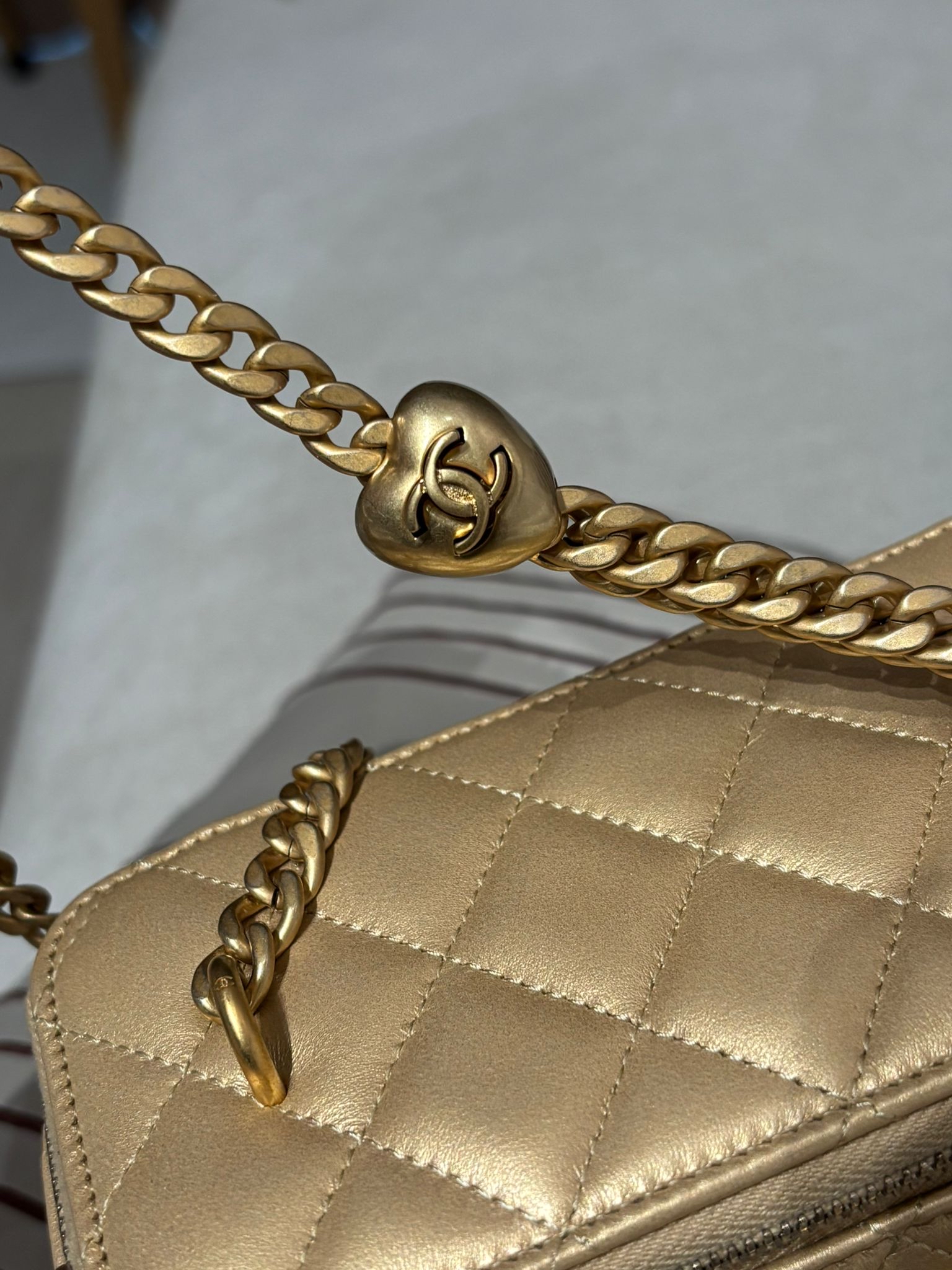 全新未使用品 Chanel Vanity With Heart Pearl Crush 100%Authentic, Brand New 全新 ✅晶片✅Dust bag✅Box