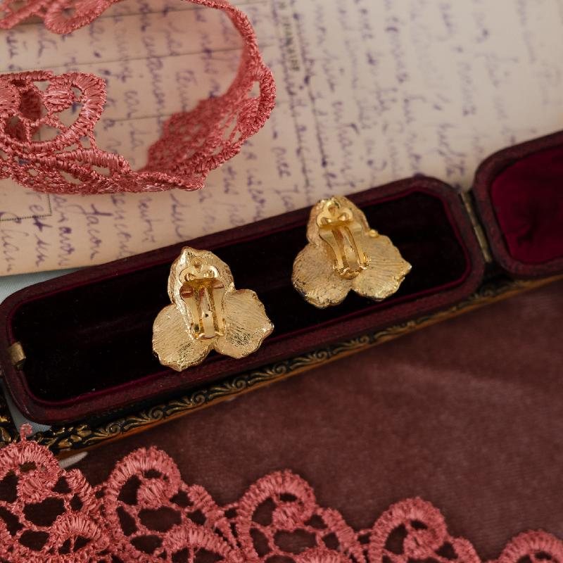 Vintage Three Petals Golden Flower Head Clip Earrings from Canada (MT1287)