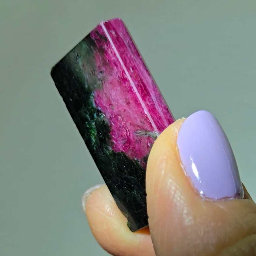 Ruby in zoisite with prismatic pattern and UV - RBY72