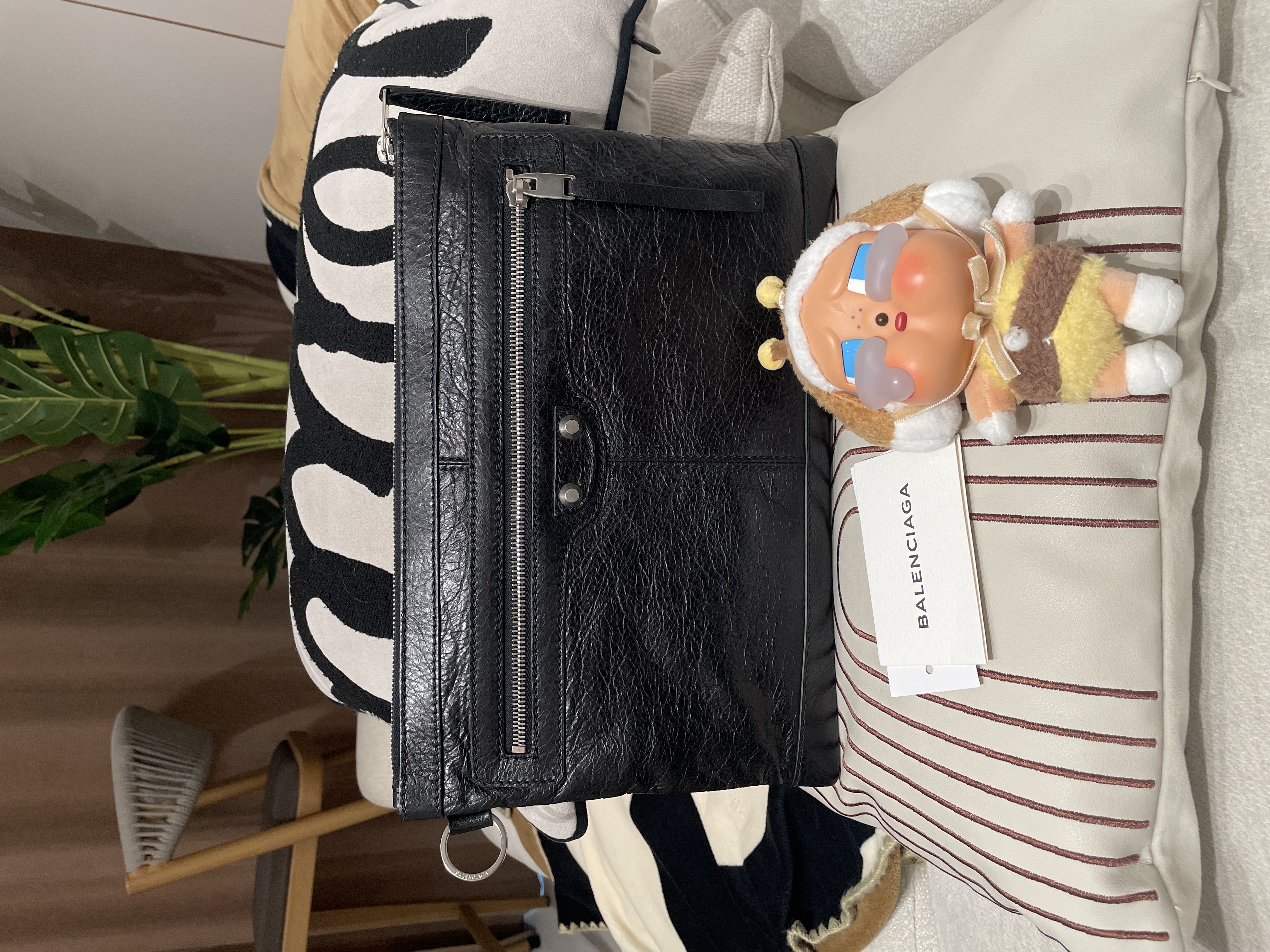 Balenciaga clutch bag 黑色銀扣100%Authentic,98%new✅tap booklet