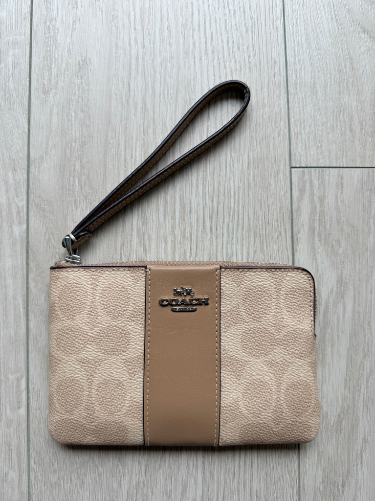 Coach Corner Zip Wristlet 單層拉鍊手拎袋仔