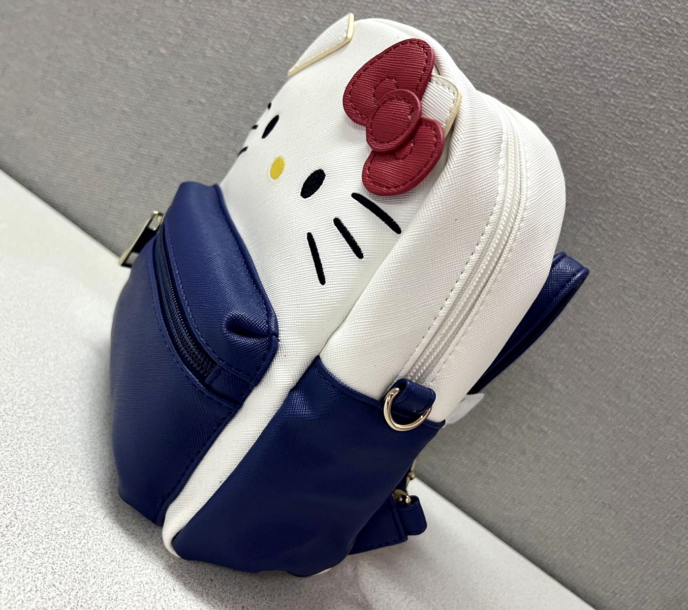 🎌日本直送🎌 Hello Kitty 斜孭背囊兩用袋
