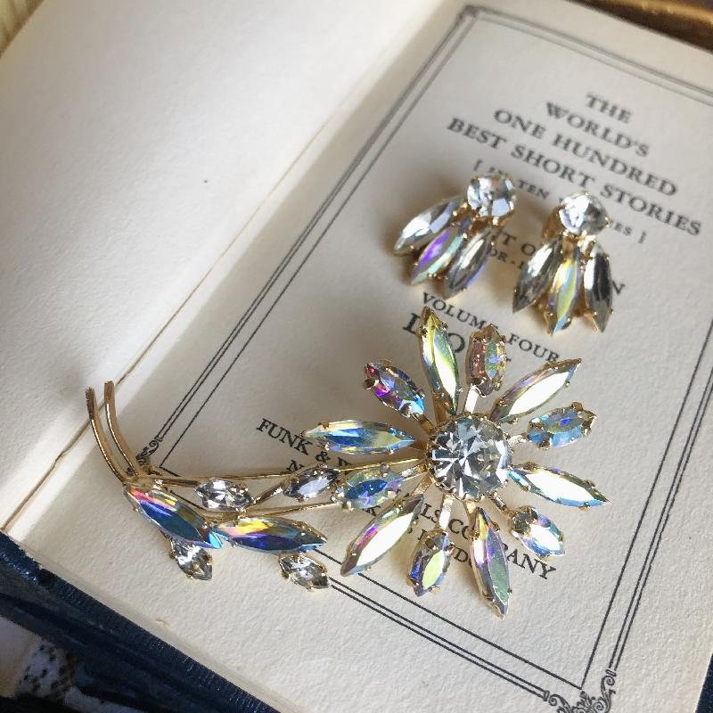 Vintage C.a. 1960s Aurora Borealis Flower with Set Jewelry Set - Brooch & Clip Earrings Set (MT1311)