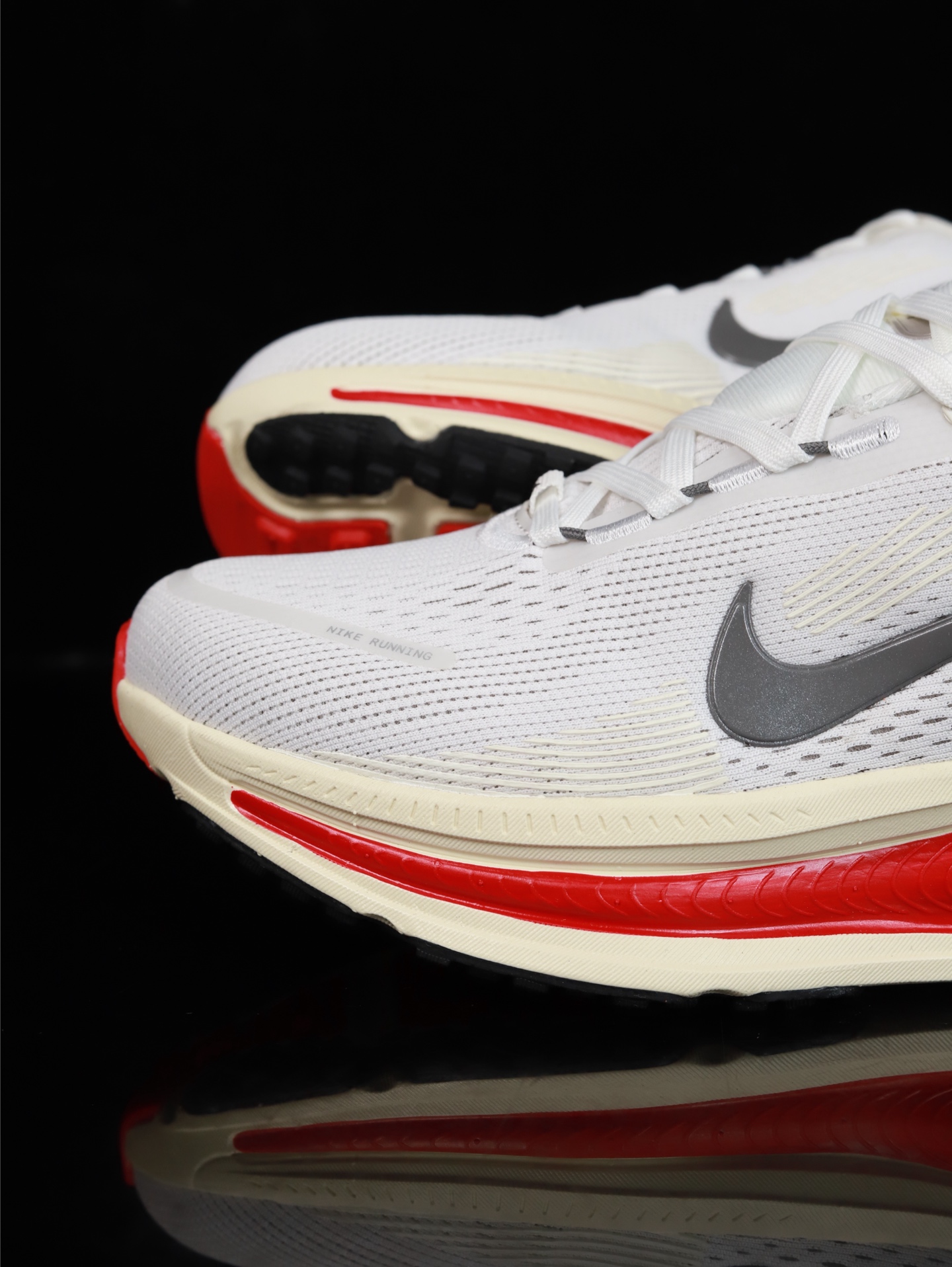 Nike Vomero 18 HM6803-001