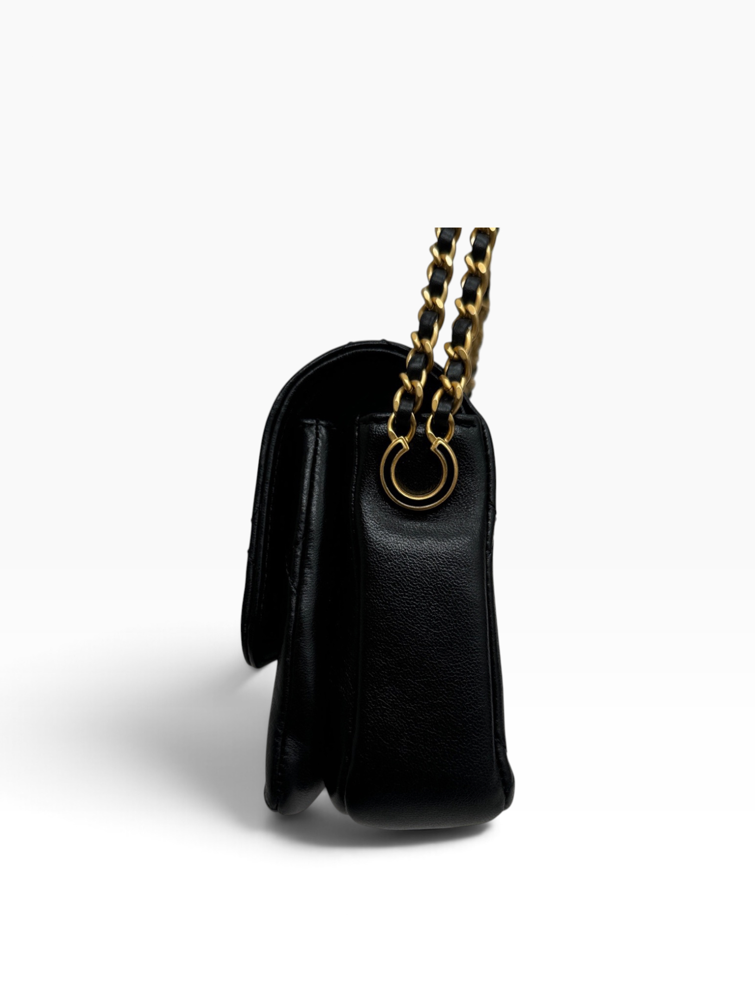Pre owned chanel 24S Y101