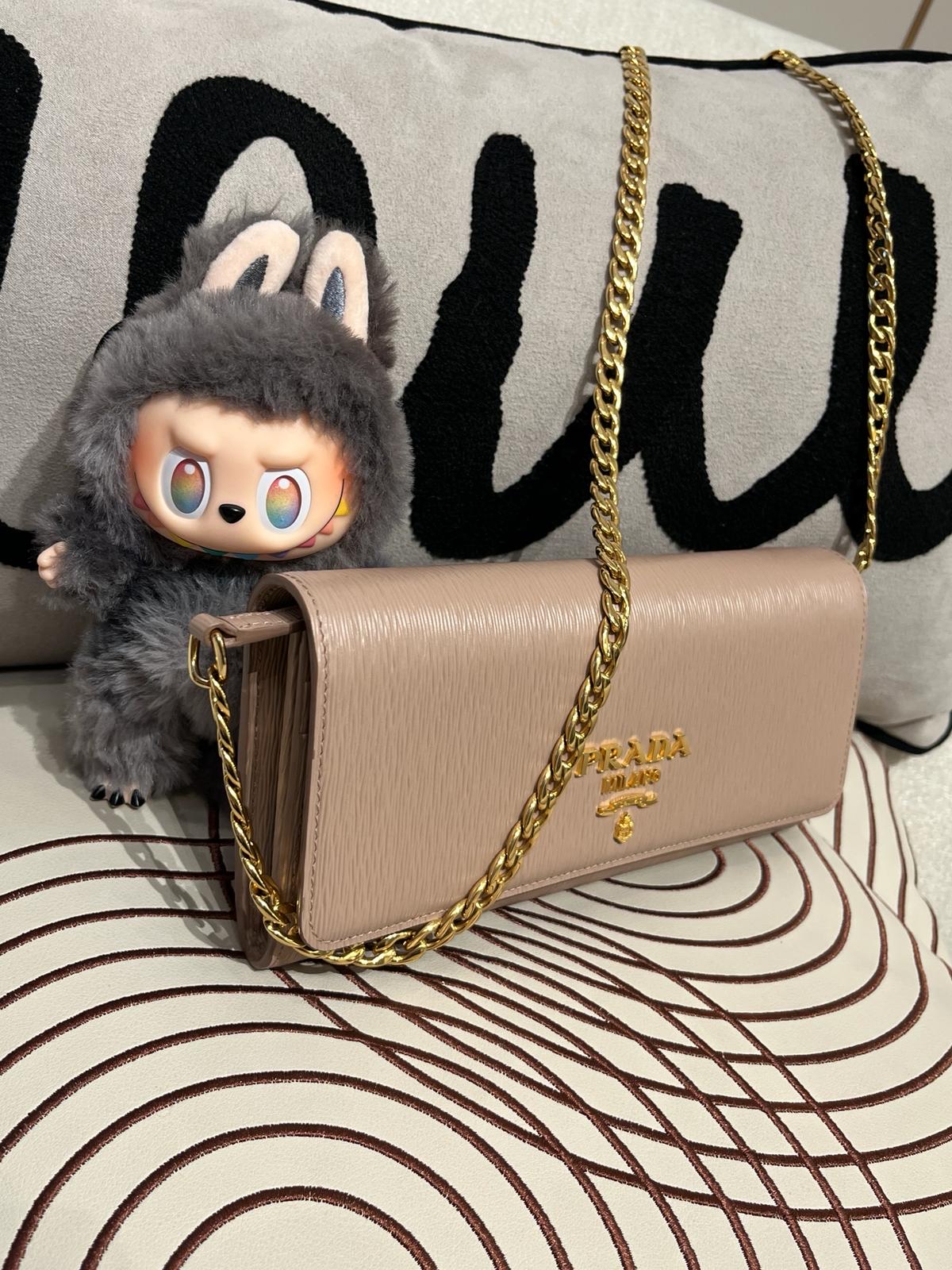 Prada wallet on chain 牛皮 100%Authentic ,99%new ✅專門店收據✅盒  