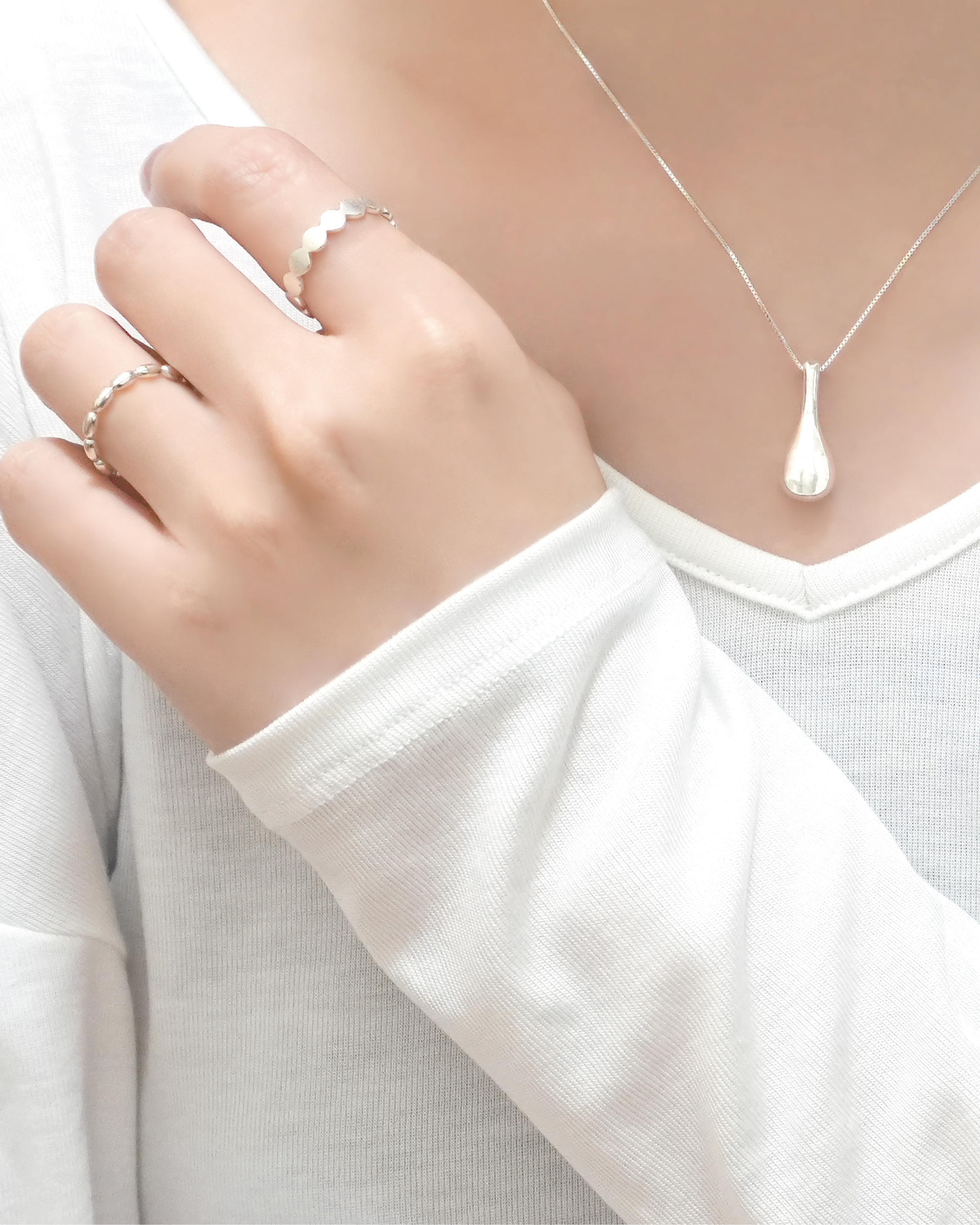Gentle Dewdrop Necklace