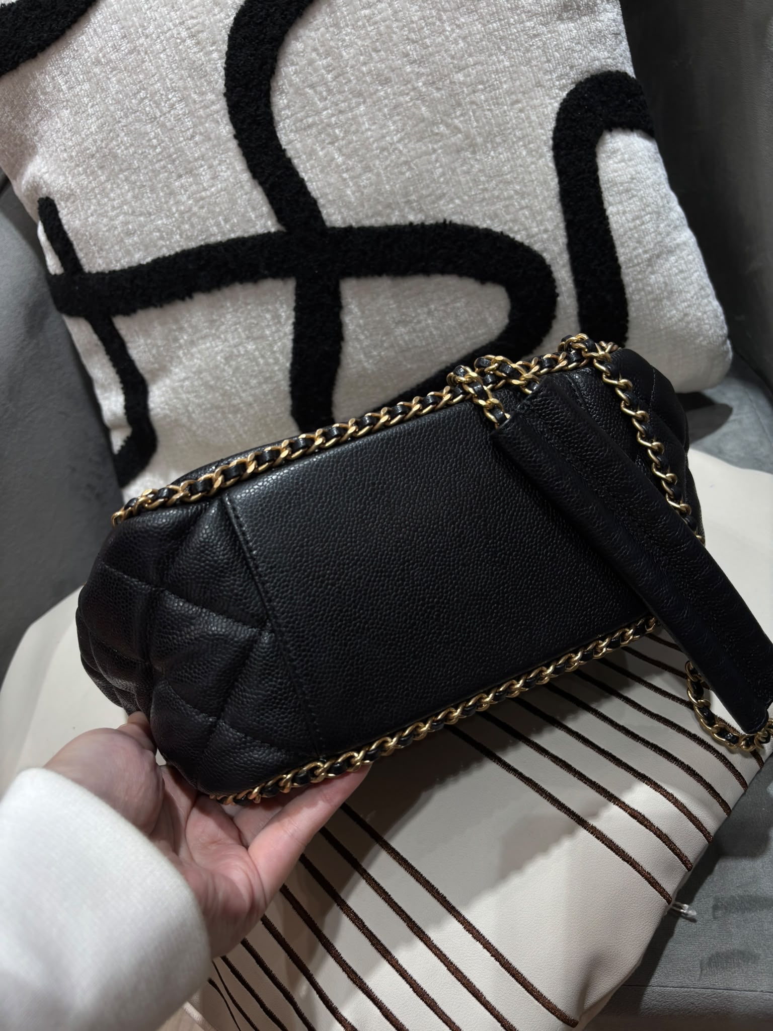 Chanel drawstring bag AS3469 黑色魚子醬牛皮金扣 bucket bag  100%Authentic,98%new  ✅晶片✅dust bag✅box