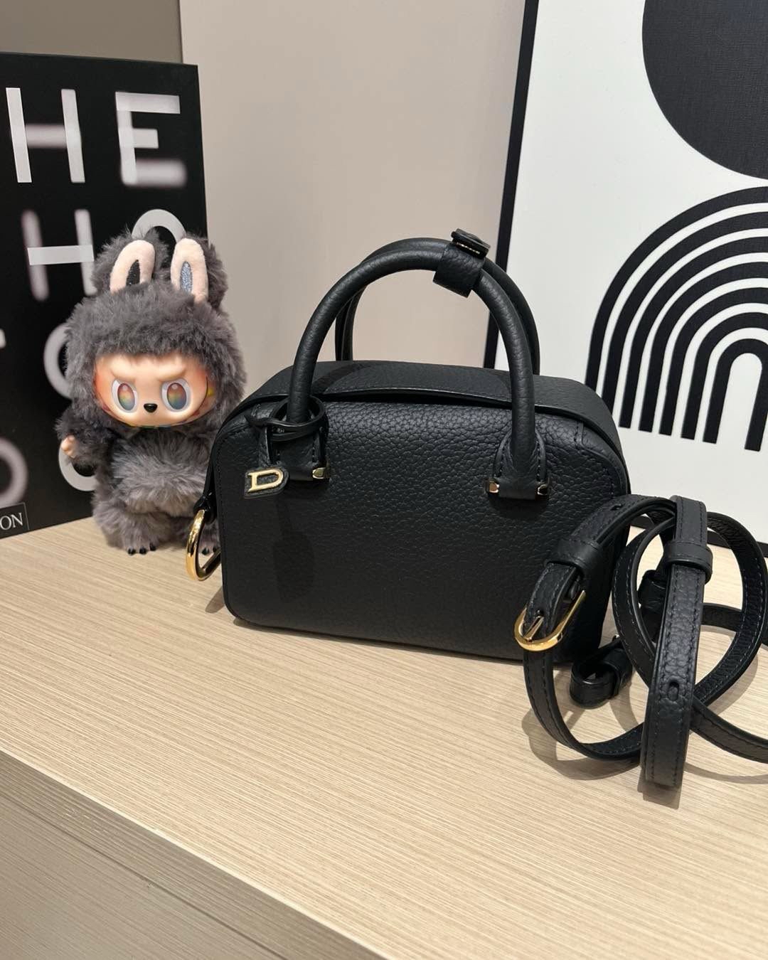 Delvaux cool box nano 黑金 100%Authentic,99%new✅dust bag  