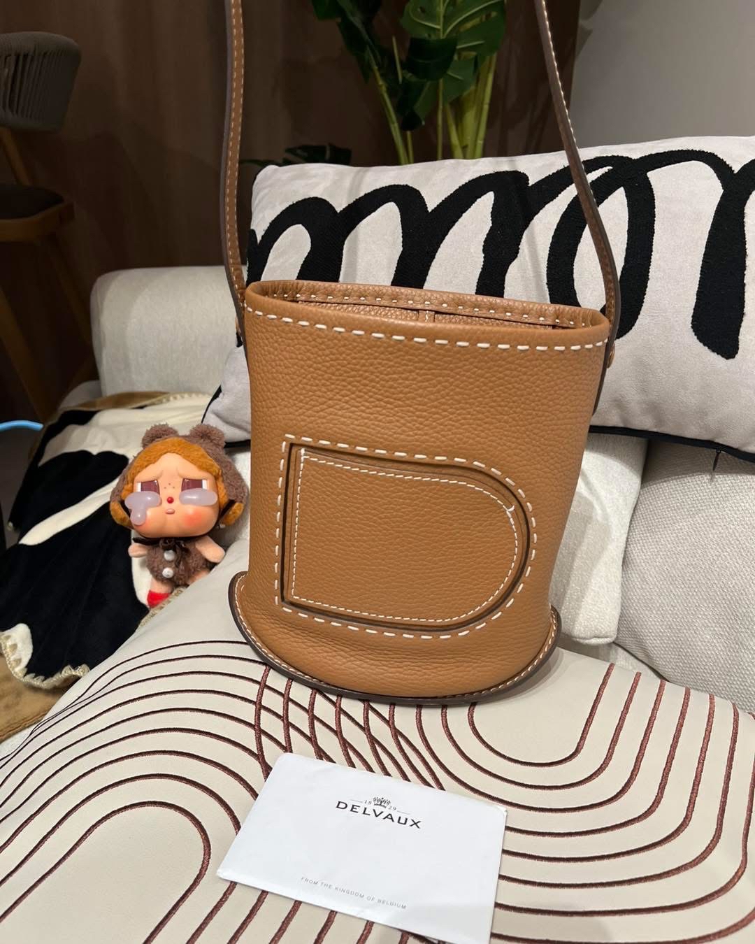 Delvaux pin daily Surpiqué Taurillon Soft 100%Authentic,98%new  ✅證書✅dust bag✅盒 ✨專門店售價 $2 萬幾  
