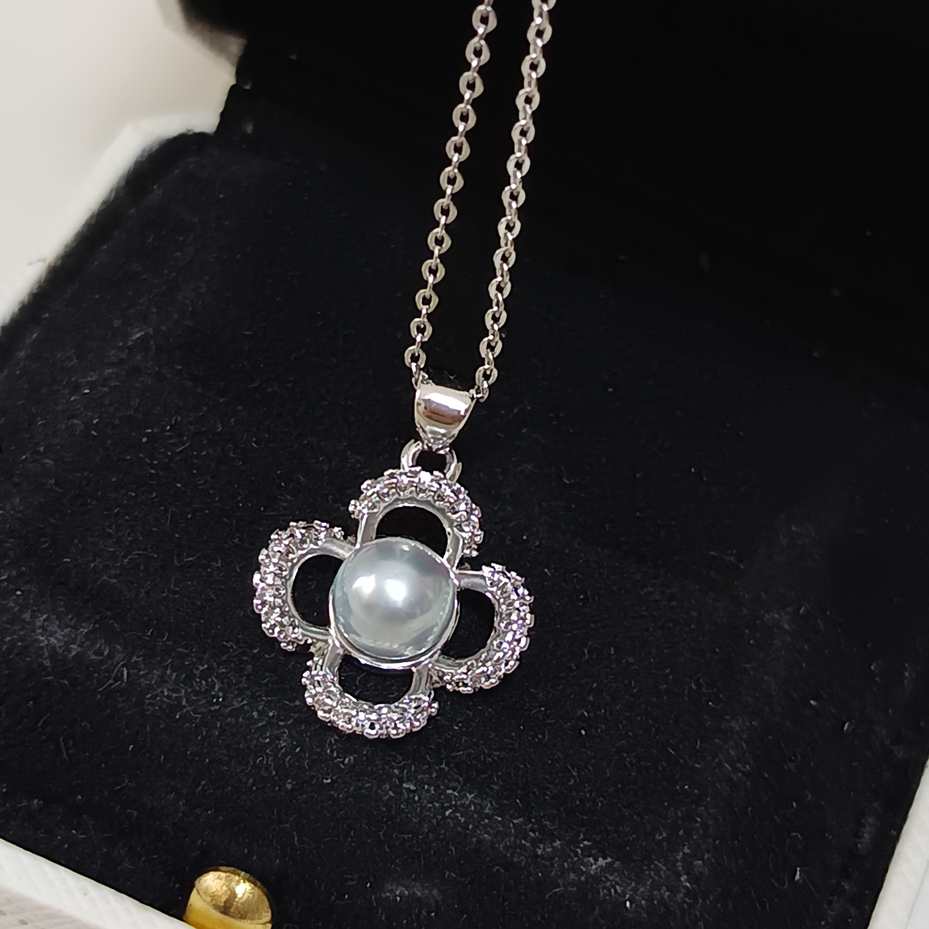 特價品‼️近正圓極強光日本真多麻 海水珍珠精注白金四葉草吊墜（送注白金鍊）