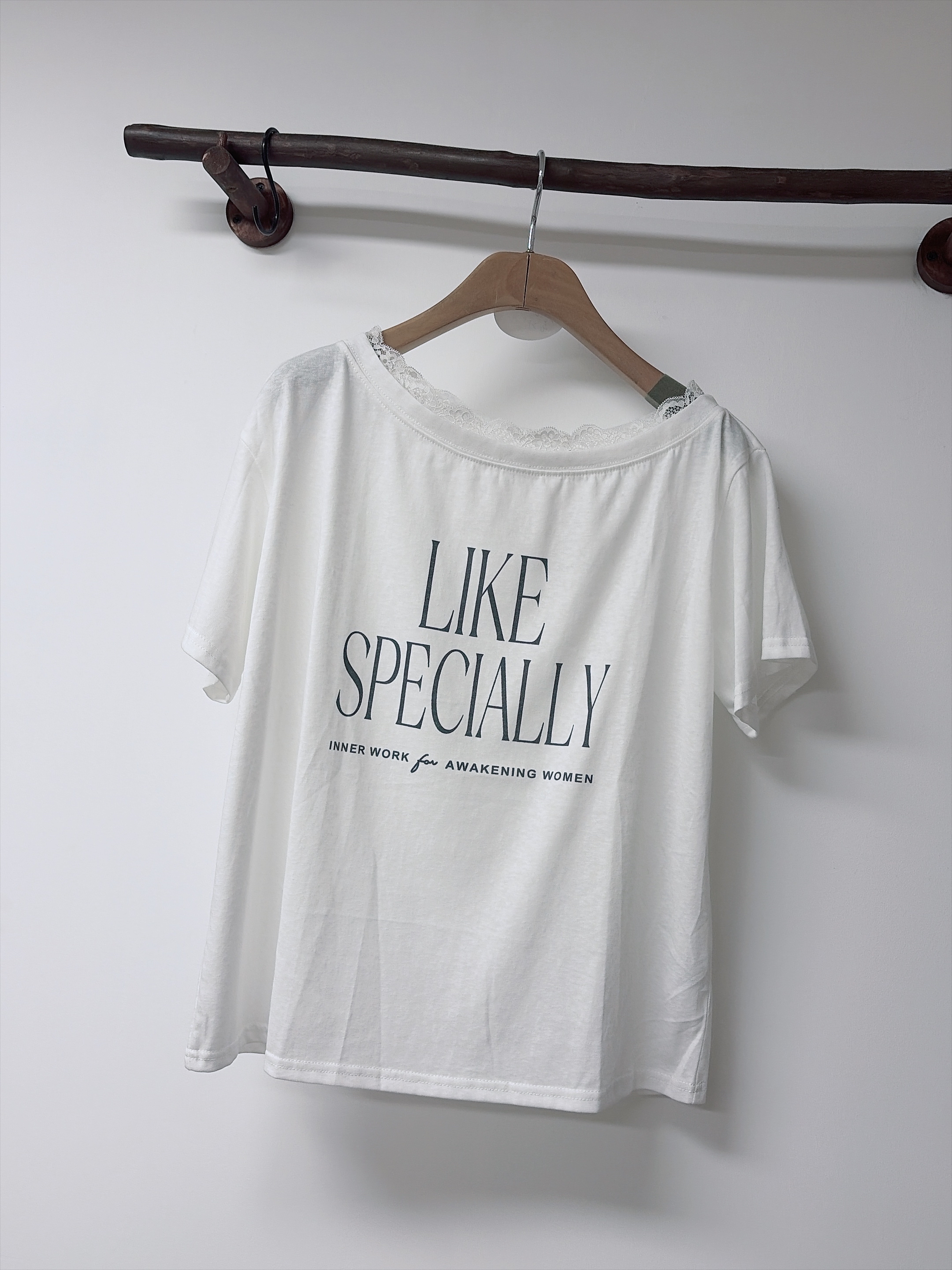 小斜圓領lace tee