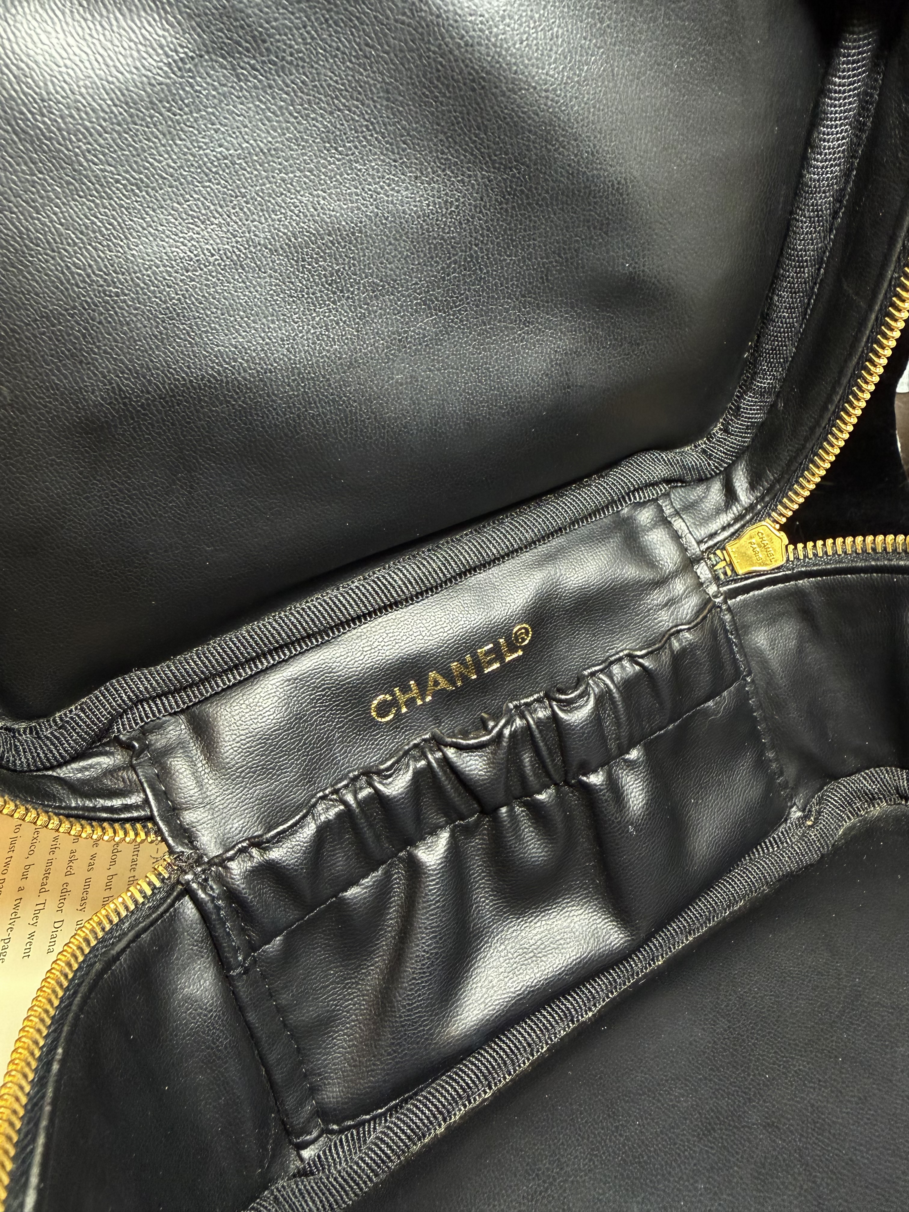 vintage chanel cc vanity case black patent leather