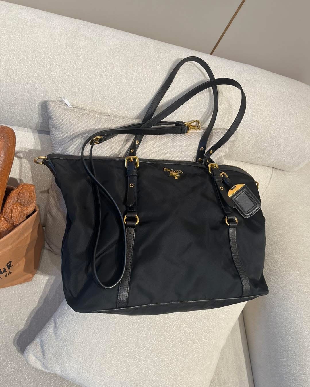 Prada shoulder bag nylon tote bag  100%Authentic,98%new✅Dust bag