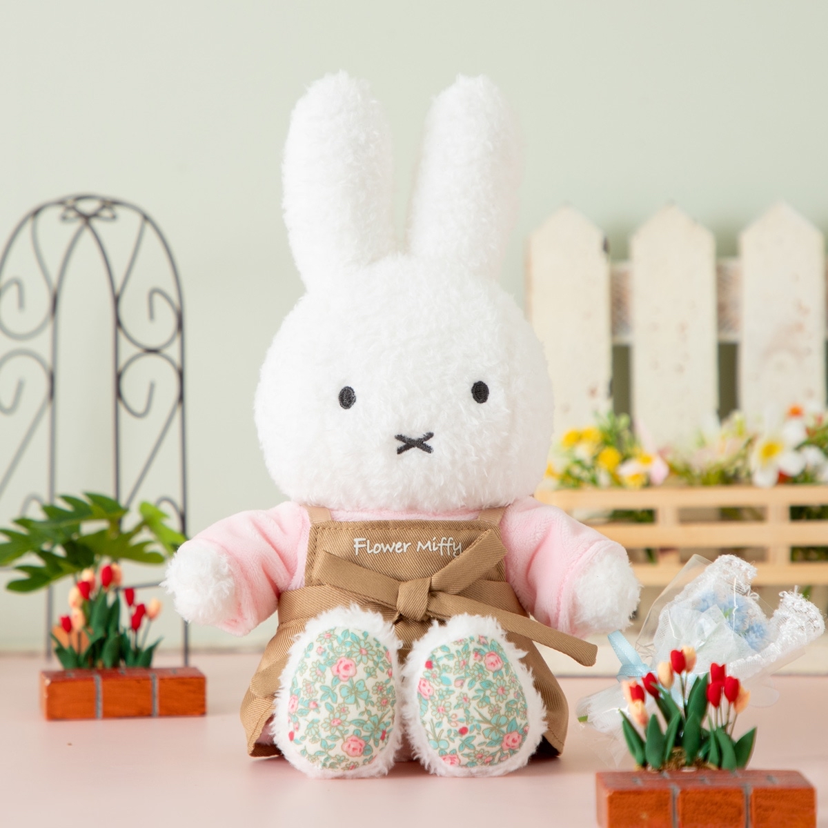 Flower Miffy 花藝師換衫公仔