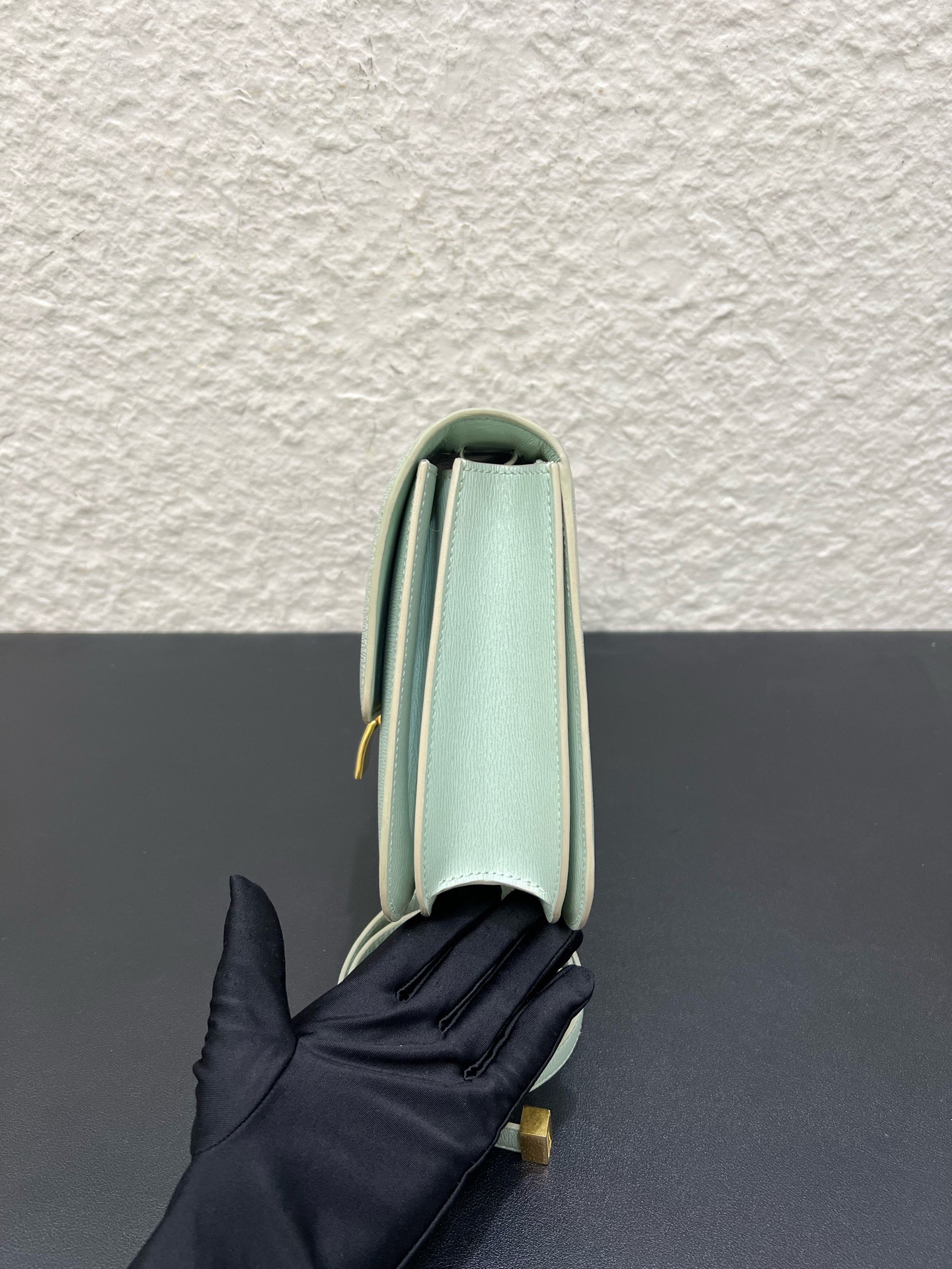 【預訂貨品】Celine 薄荷綠牛皮水波紋豆腐包