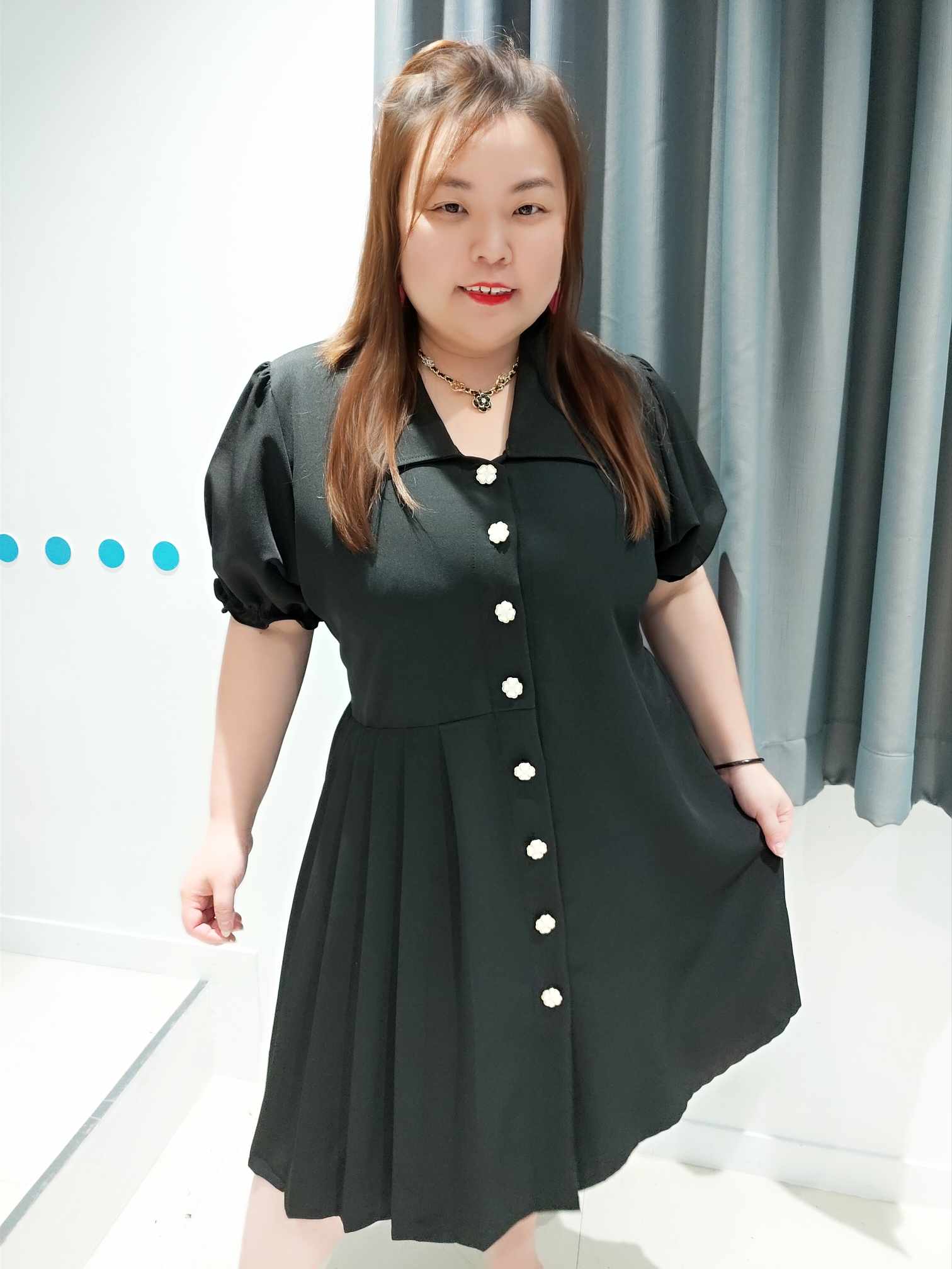 DSD09 大翻领花扣连衣裙