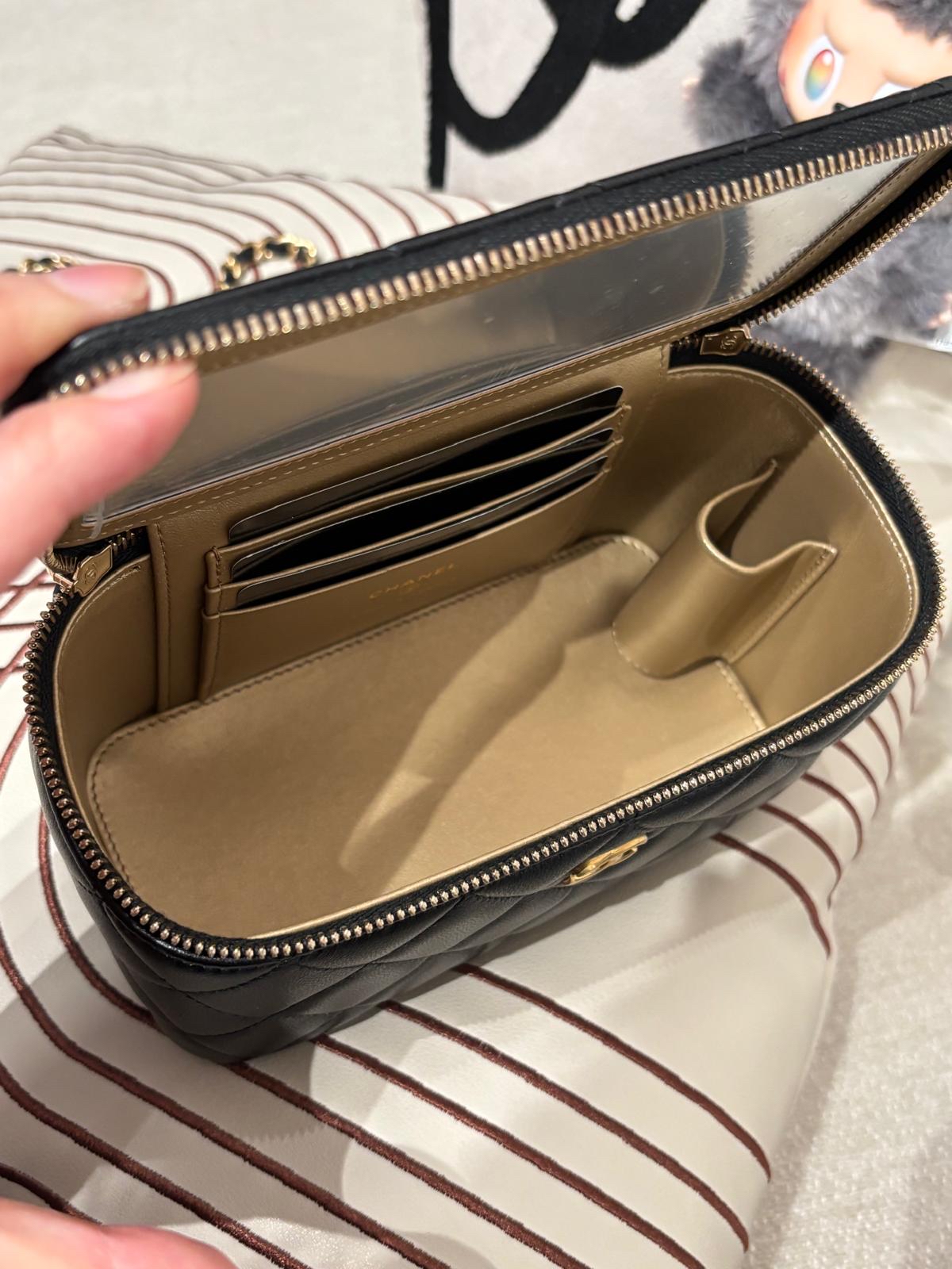 全新 Chanel vanity with pearl crush 黑色羊皮金球長盒子 100%Authentic ,全新未使用品 ✅晶片✅dust bag✅盒