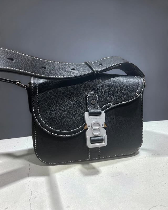 Dior Small Saddle Messenger Bag with Flap Black Grained Calfskin 100%Authentic ,98%new✅塵袋