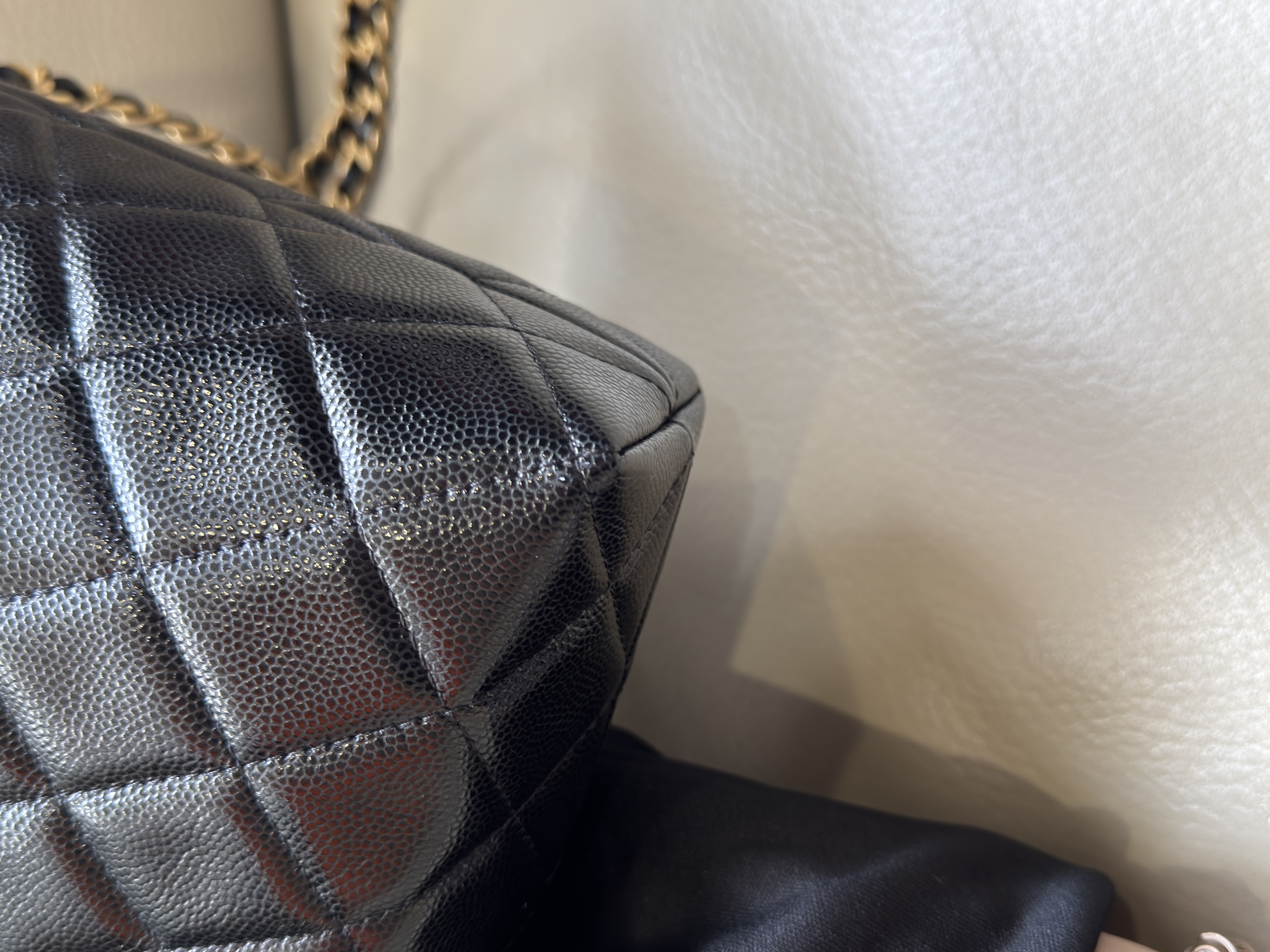 Pre-Owned CHANEL Hobo Handbag / Product Code: 26042529