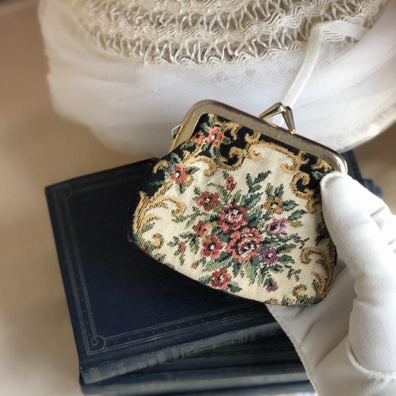 C.a. 197-80s Made in Hong Kong Floral Tapestry Kisslock Coins Bag from Canada(MT1043)