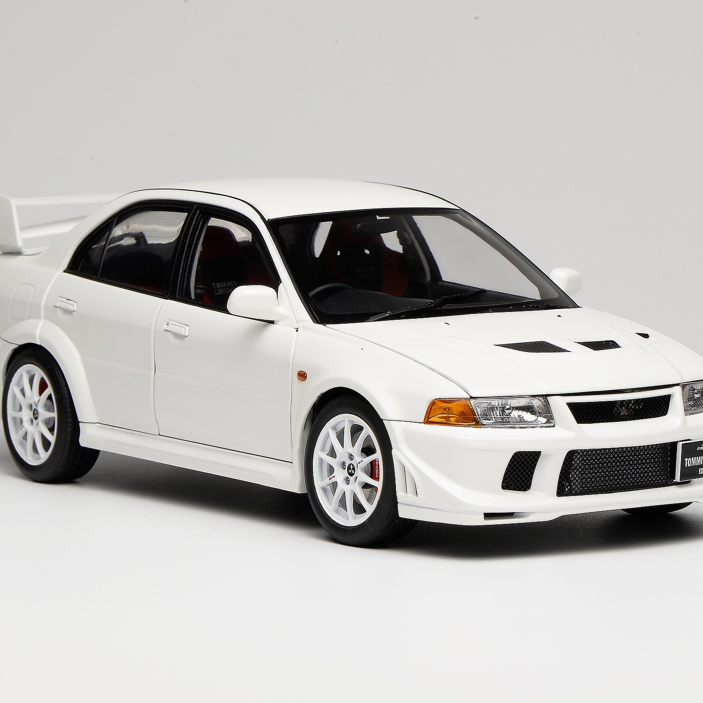 *READY STOCK MOTORHELIX 1/18 Mitsubishi Lancer Evolution VI Diecast Model *Scotia White 