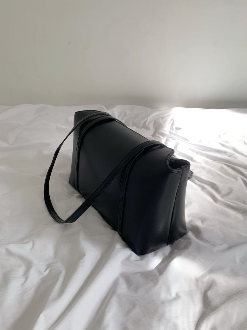 【 ‹◂ 店主自留💼容量級～日常上班OK！超特別復古感方型皮袋🤎 】 Classic Work Day Leather Bag(兩色入)