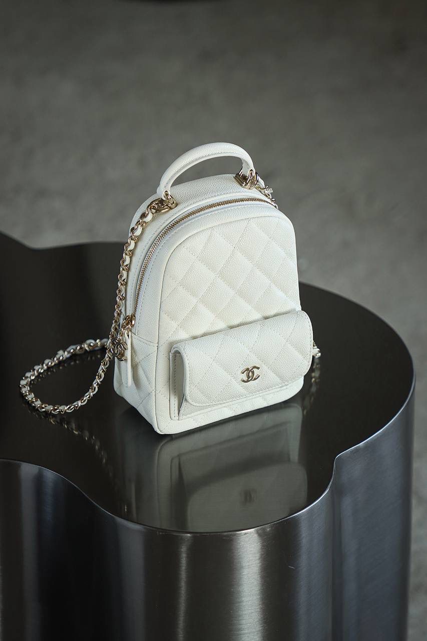 24C迷你書包鑒定版 👜 一包一碼 支持全球鑒定查驗身份證原廠專G Haas皮料過關清單資料可査詢 Chane*25C迷你雙肩背包 雖然小 但非常實用能雙肩能單肩小書包 五金：全鋼金扣 皮料：Haas中球牛皮 尺寸：18*13*9cm