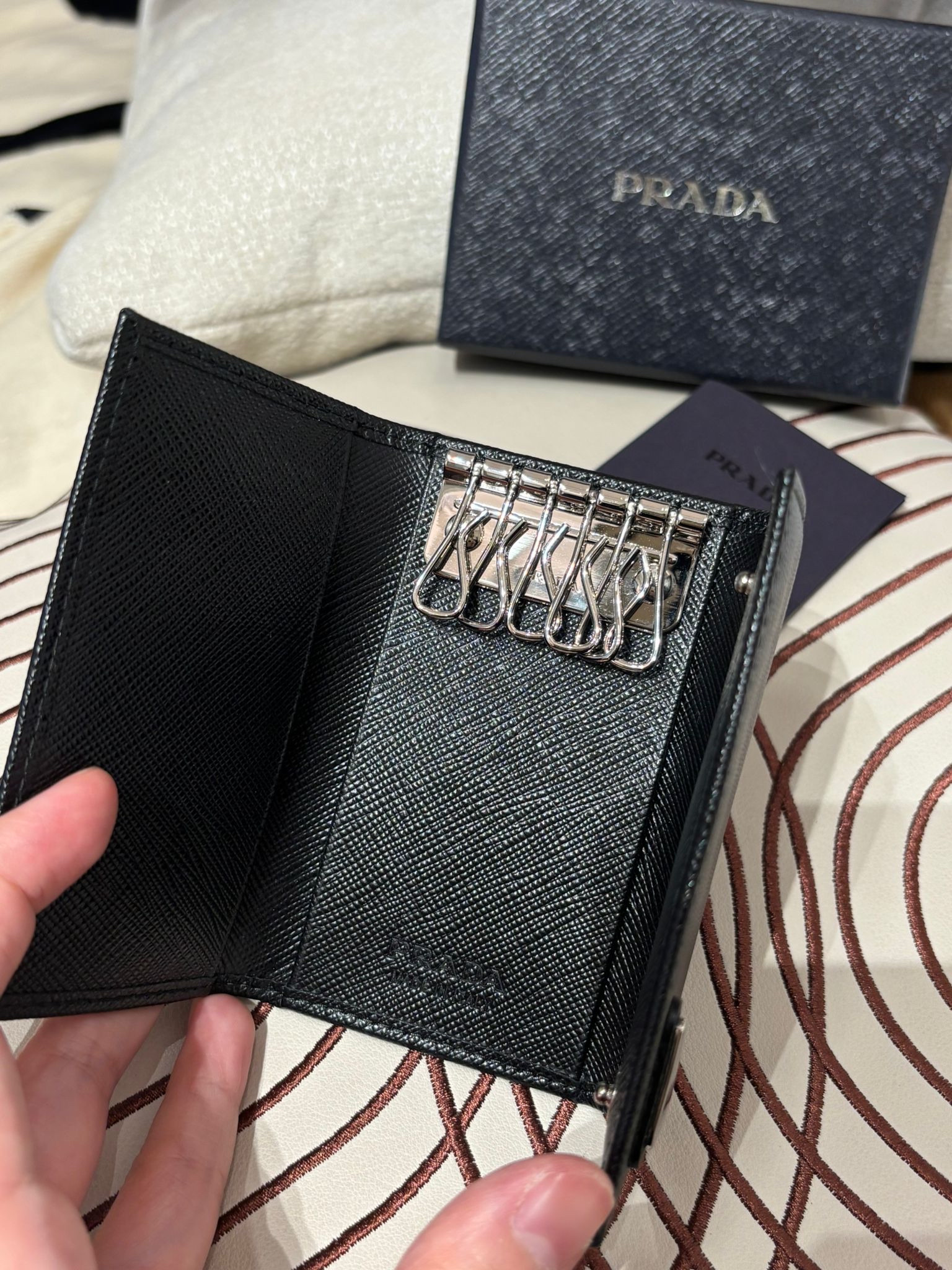 未使用品 Prada Key Holder 黑色十字紋牛皮 100%Authentic, Unused未使用品 ✅ certificate✅Box