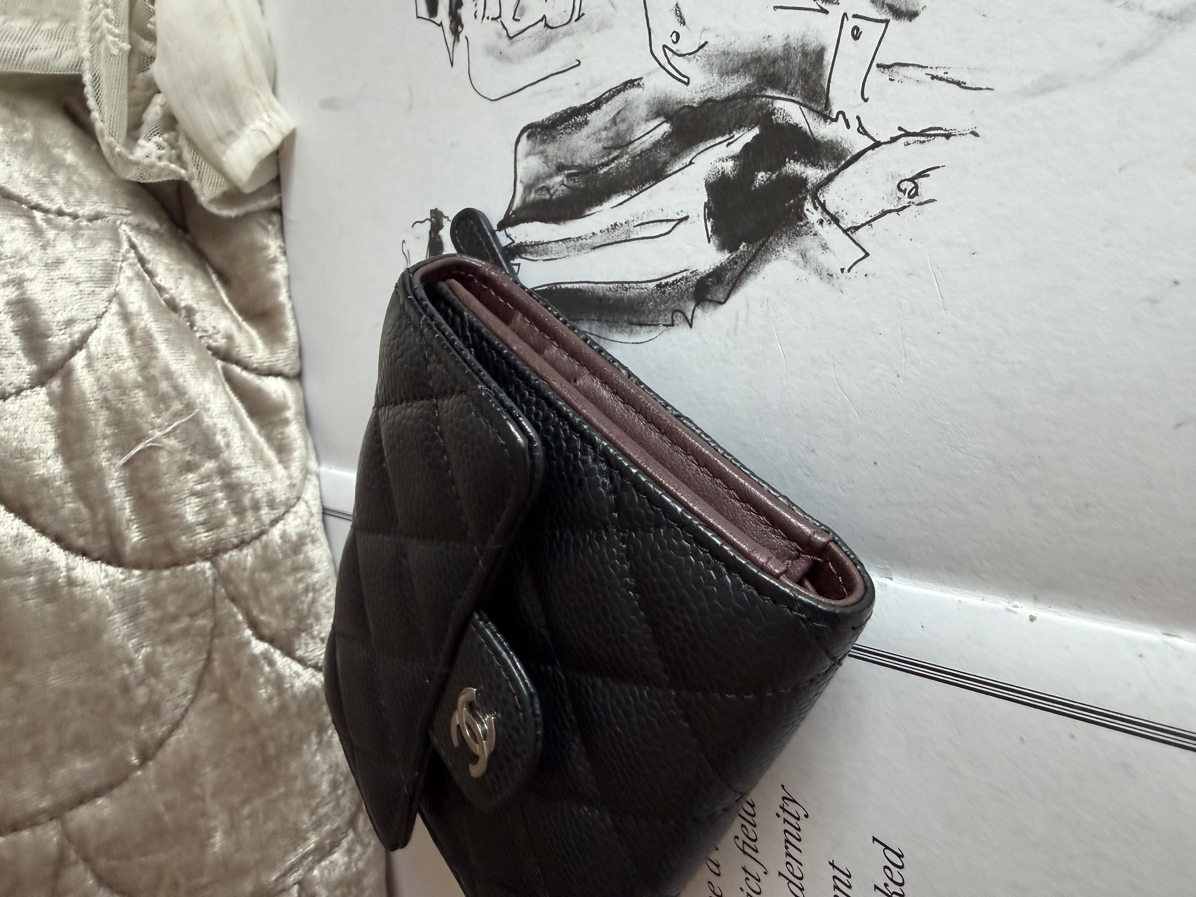 接近閑置 Chanel cc logo black caviar short wallet phw