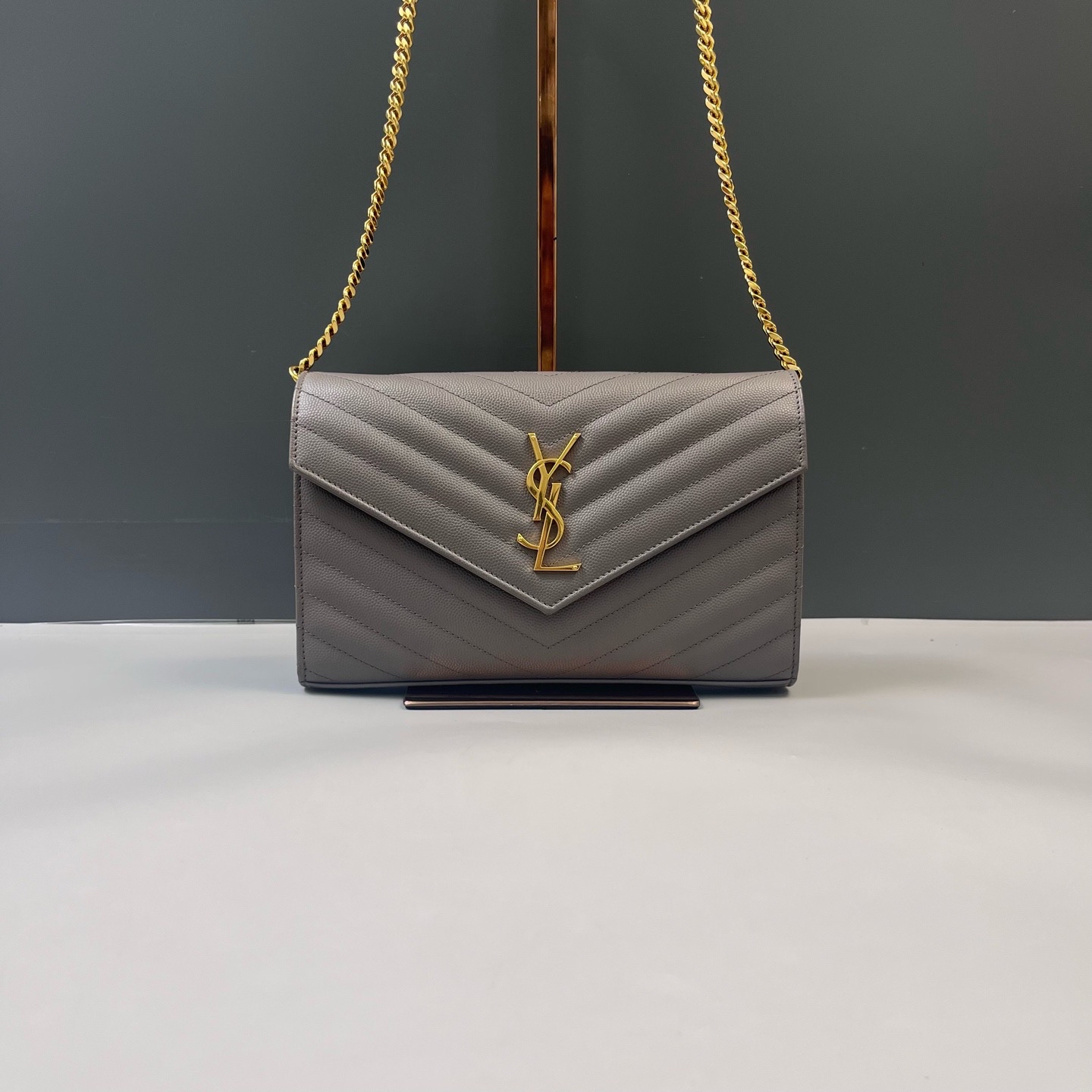 【預訂貨品】YSL大象灰魚子醬皮信封包