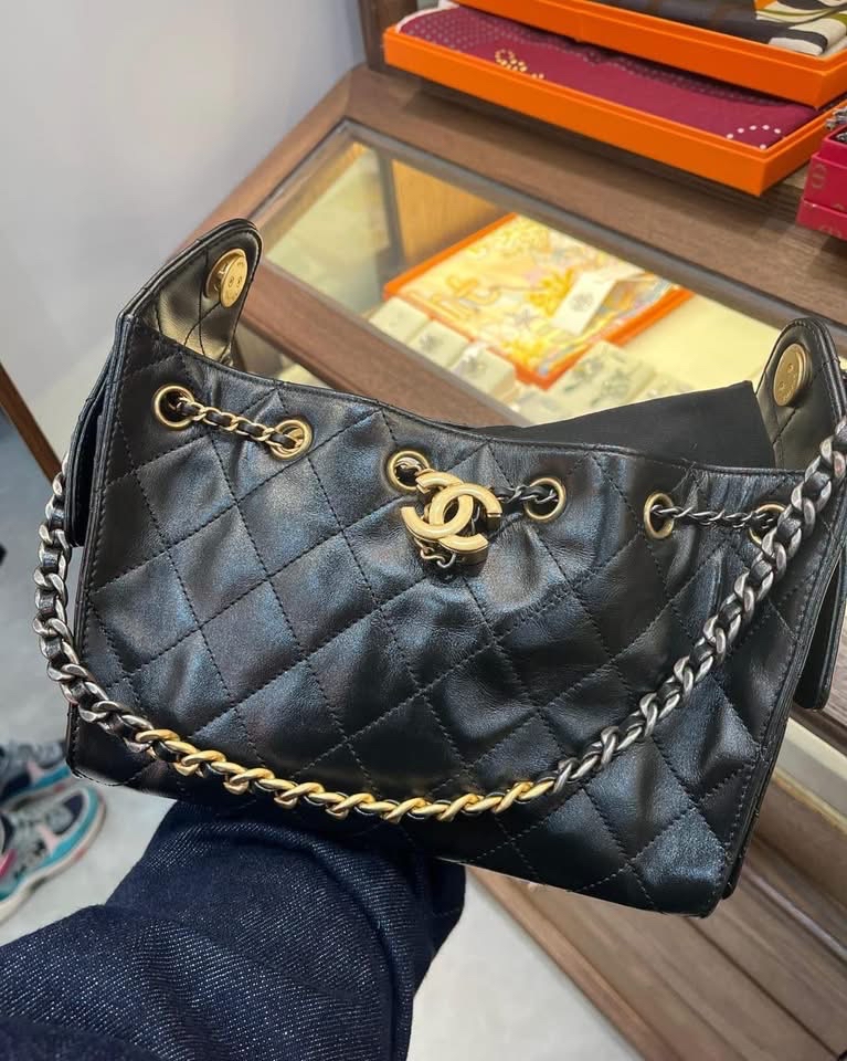 全新 Chanel 25 mini hobo bag 黑色牛皮金扣 100%Authentic ,全新未使用品 ✅晶片✅dust bag✅box 