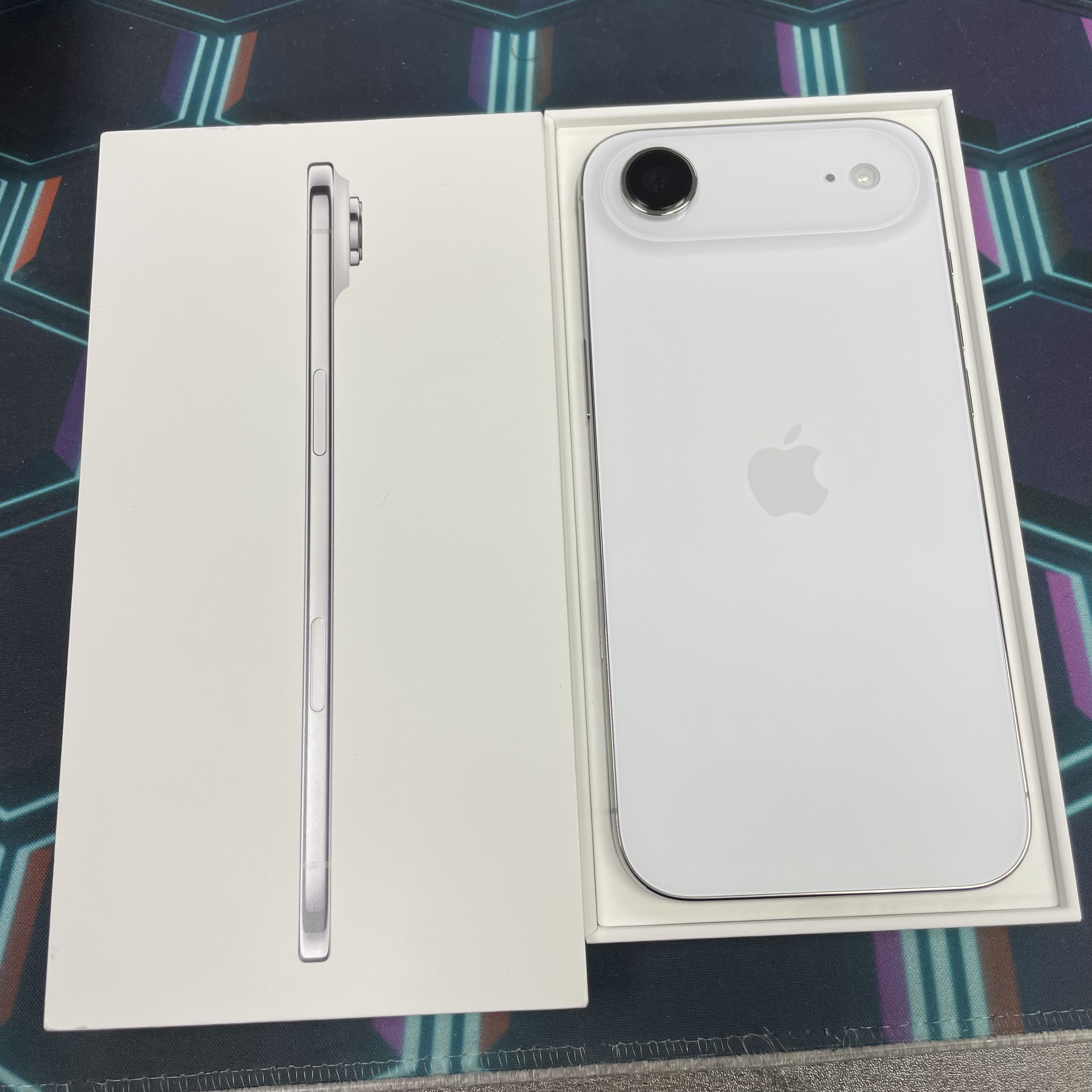 *8183 17 Air 全新質素 1TB 電 100 白色 white