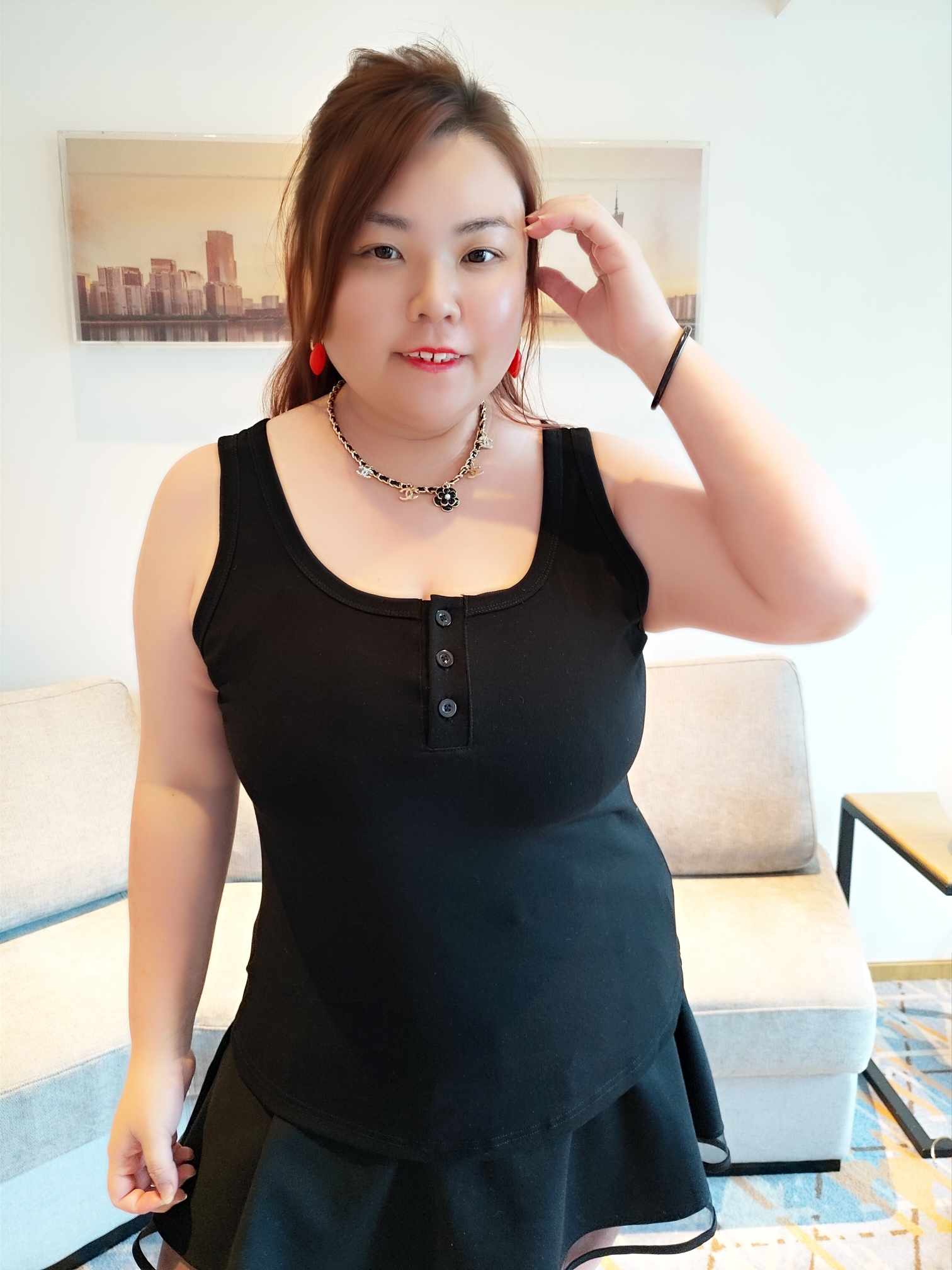 YCG04 222 单色U领纽扣背心