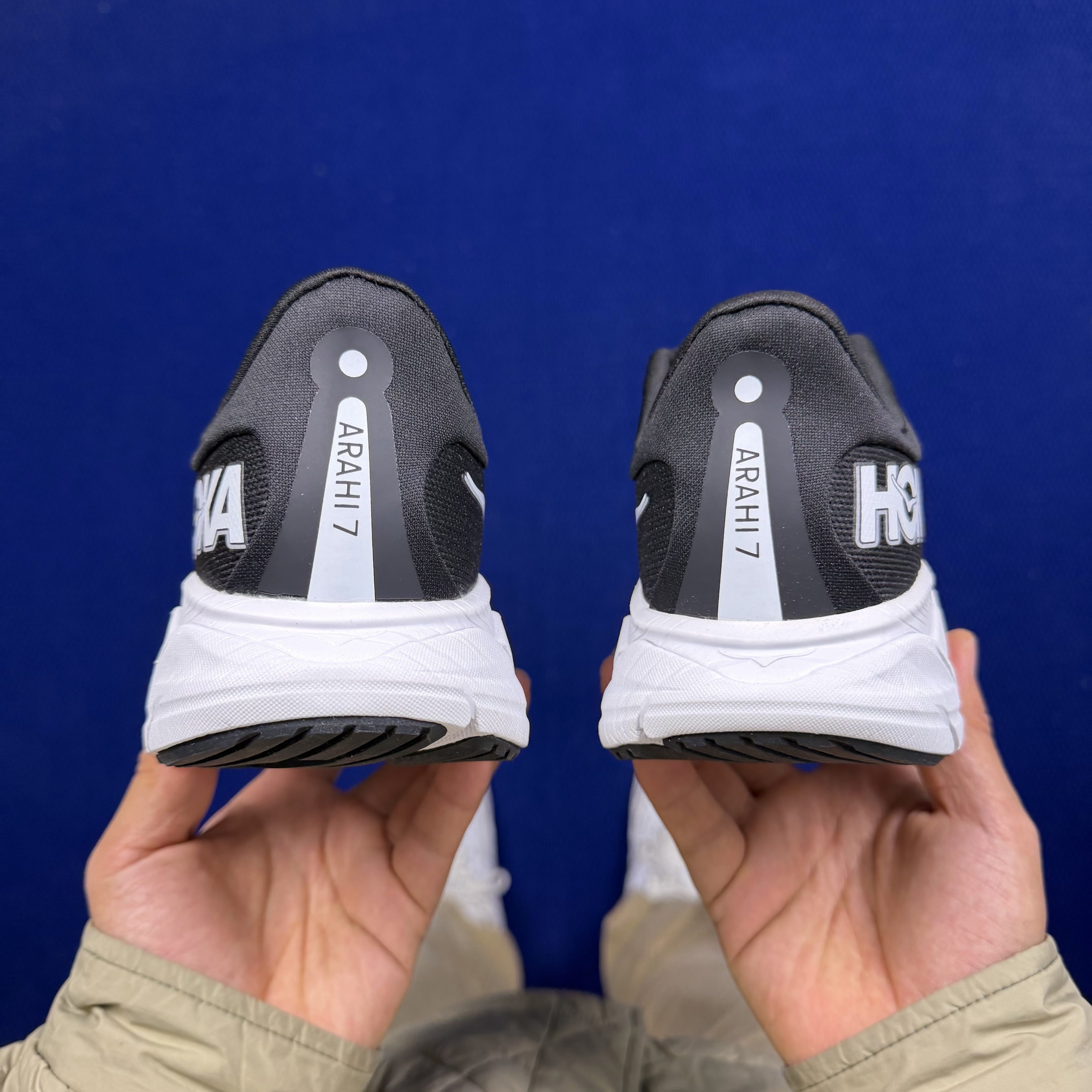 Hoka One One Arahi 7