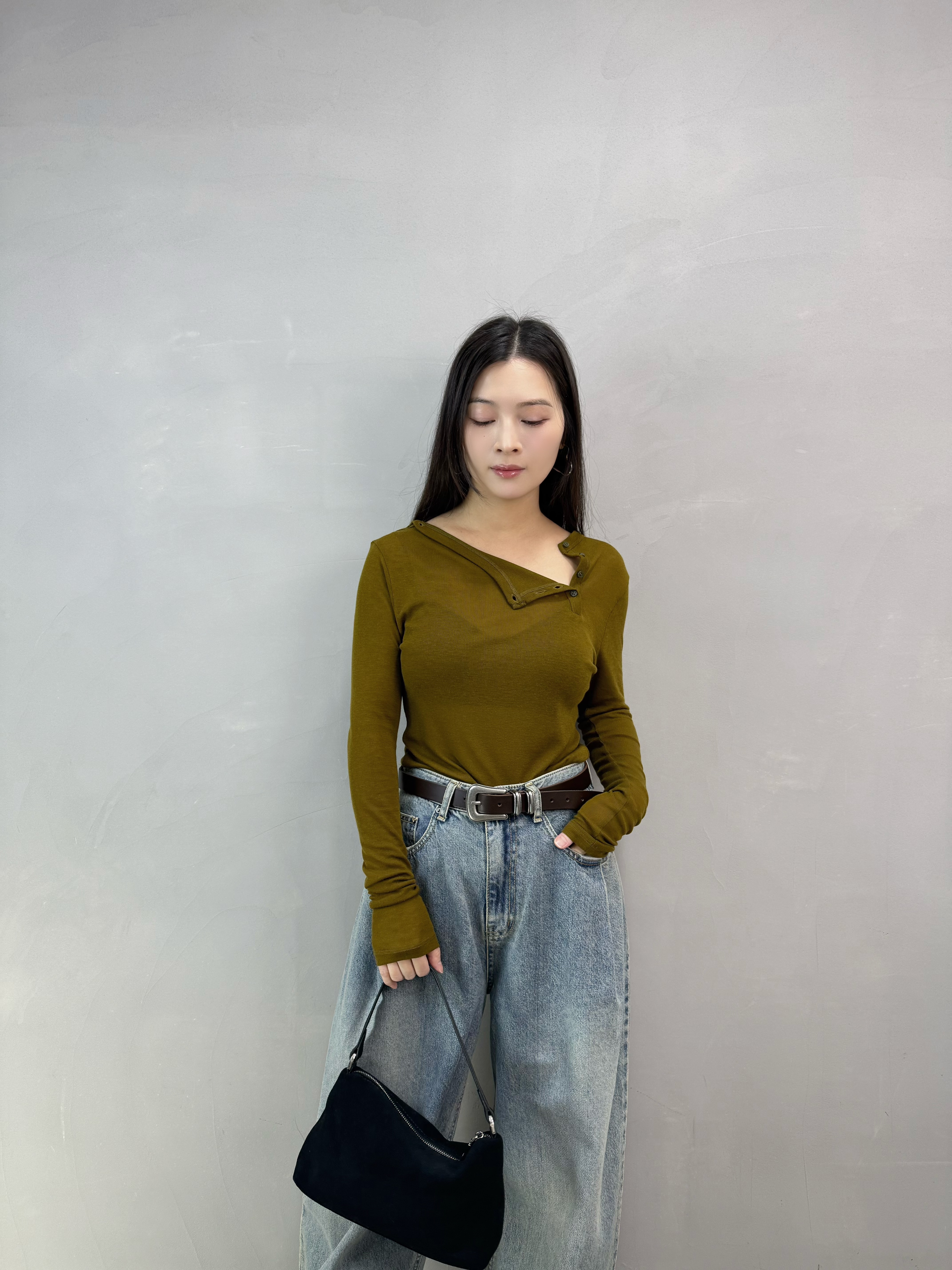 H01 剪領扣鈕設計感top