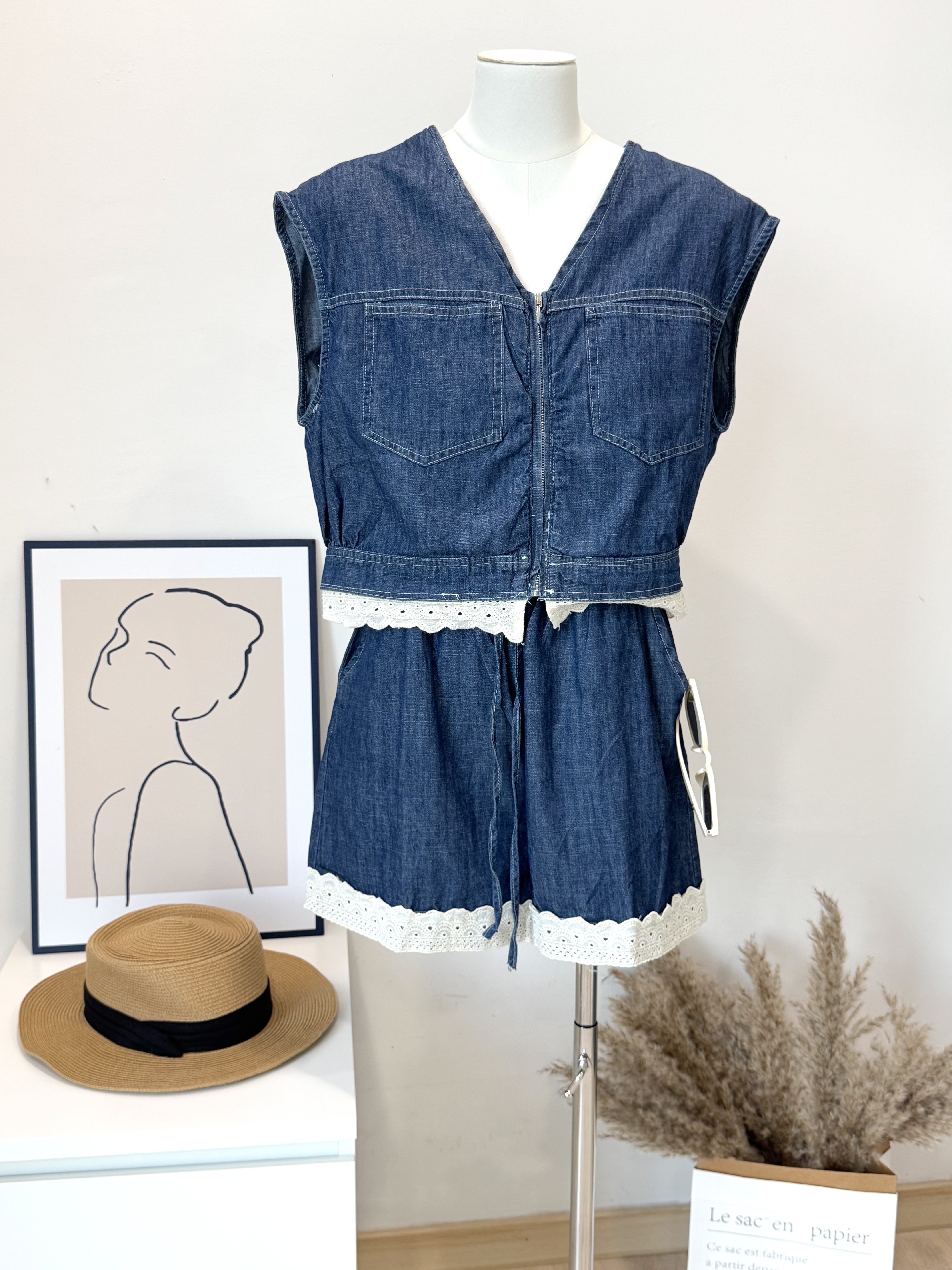 Hannah Lace Denim Vest Top + Short Sets 牛仔气质拼接蕾丝马甲上衣 + 短裤套装 （ 2 Colours）