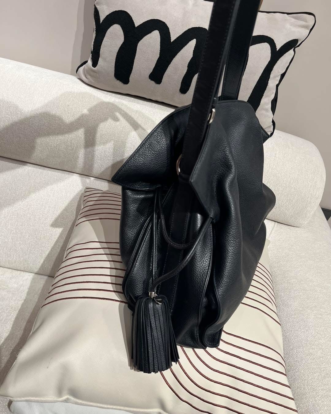 Loewe flamenco shoulder bag vintage 100%Authentic, 93%new✅塵袋