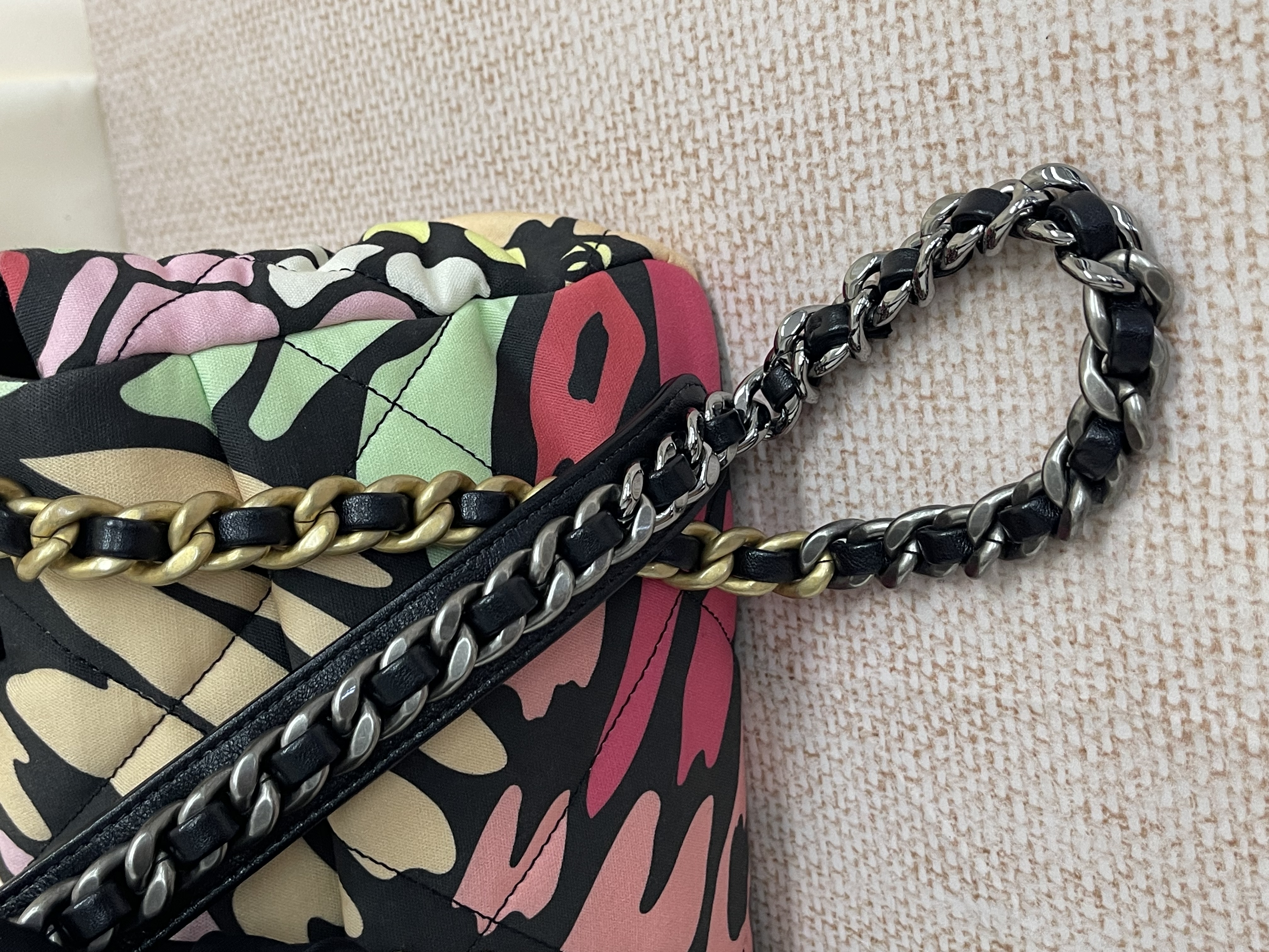 Pre-owned Chanel 19 Bag/ Product Code: 26041513