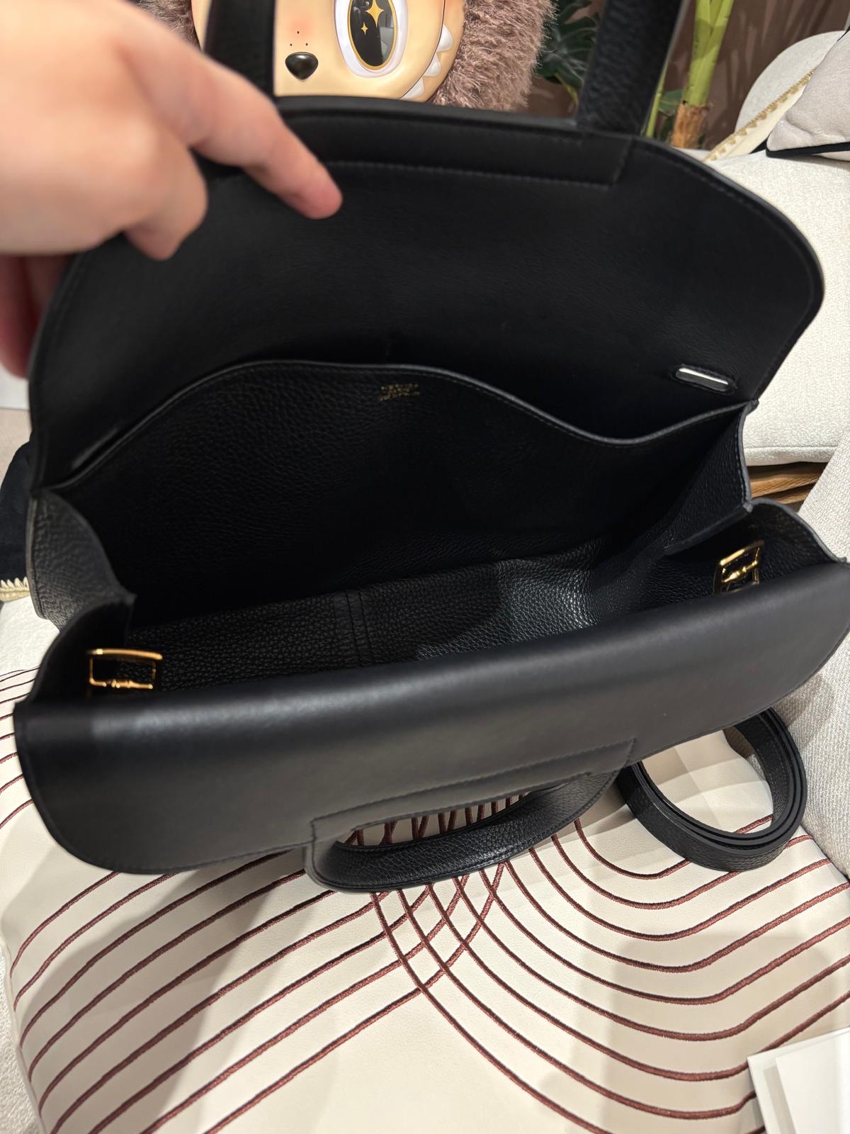 Hermes Halzan 31 Stamp C 黑色牛皮金扣 100%Authentic, 98%New ✅專門店收據✅Dust bag ✅Box