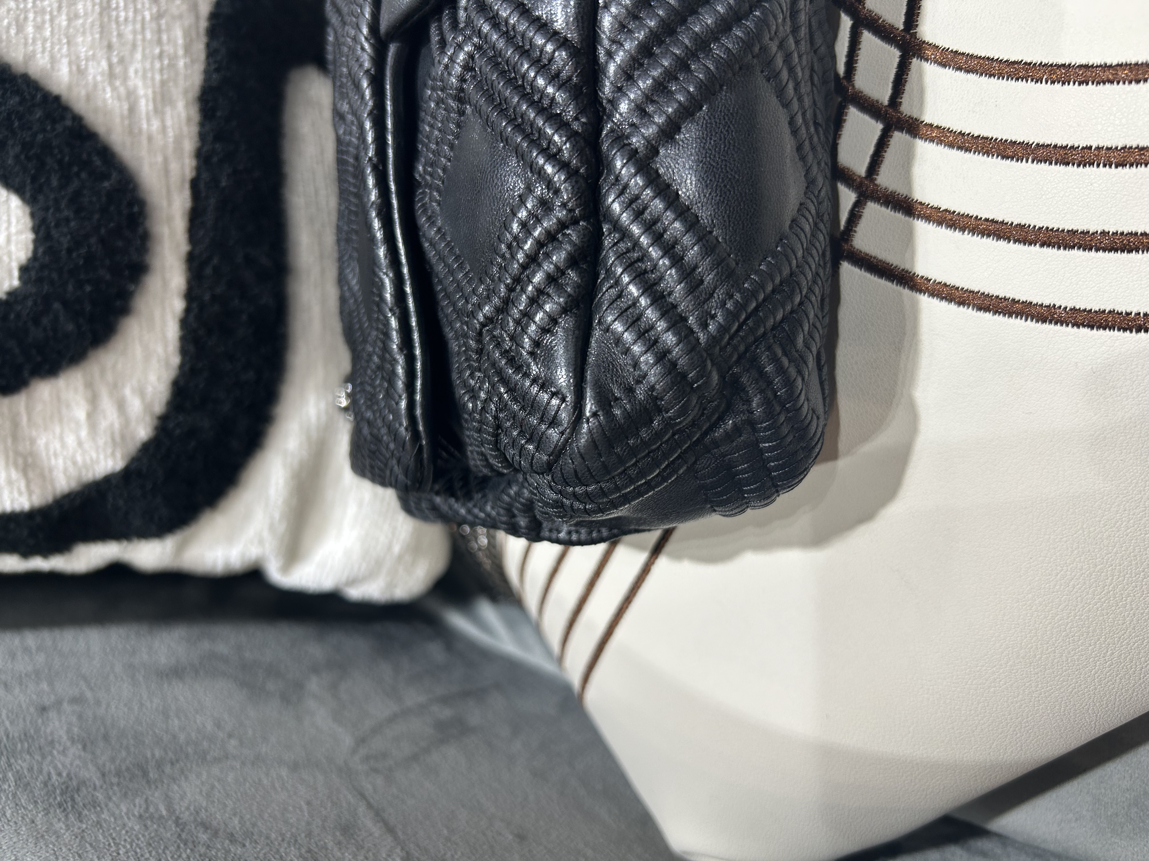 Chanel flap bag 編織皮菱格紋銀鏈 ,100%Authentic,95%new ✅11card✅dust bag  