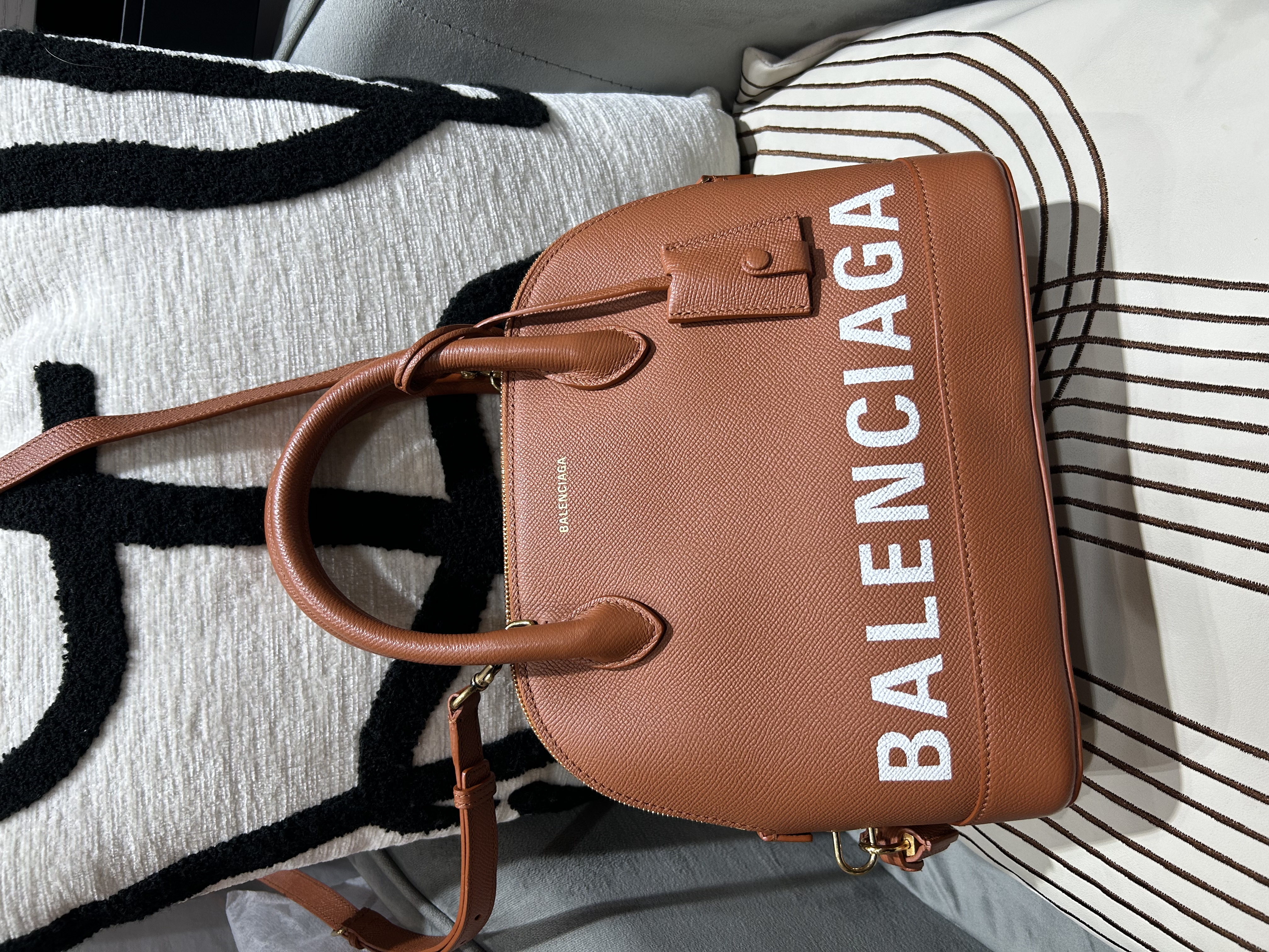 BALENCIAGA Ville Top Handle 2 way bag calfskin,100%Authentic,95%new 