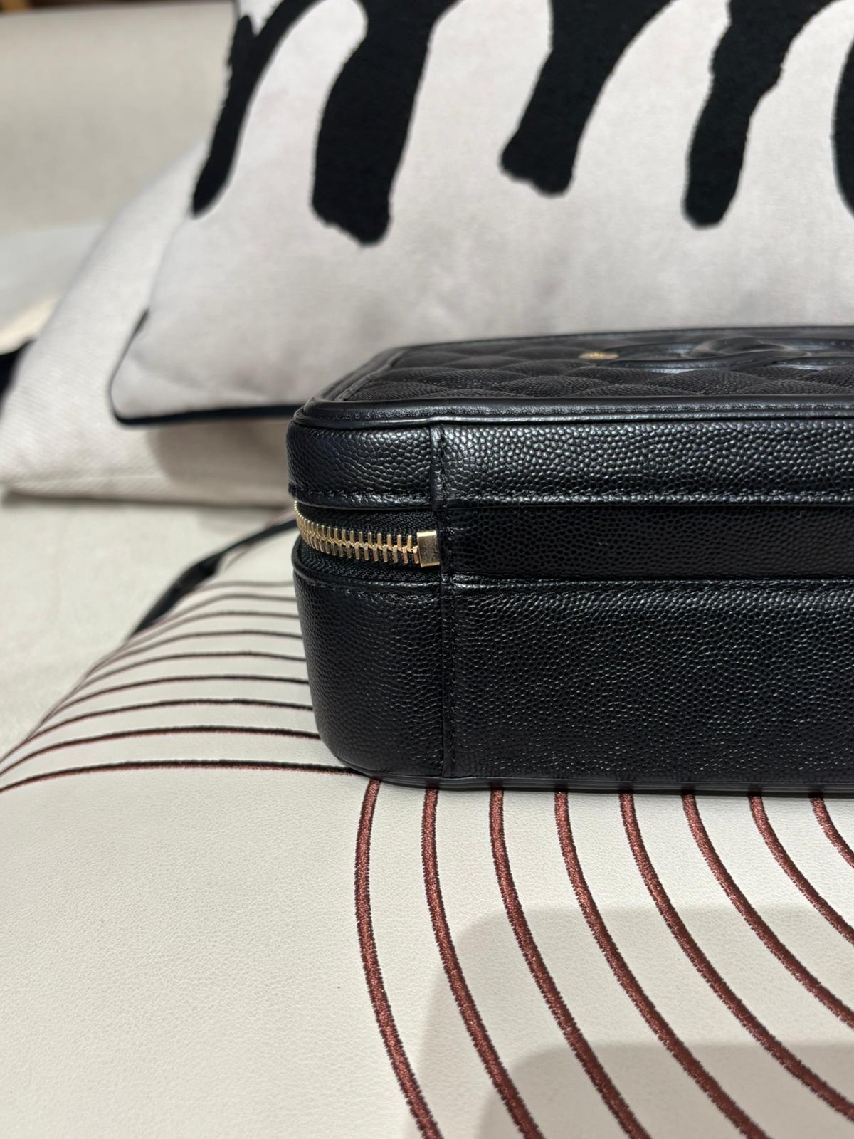 Chanel cc filigree vanity with chain 21cm 黑色荔枝牛皮金鏈 100%Authentic ,98%new ✅25card✅dust bag ✅盒 
